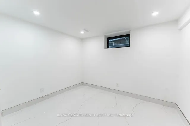 Additional property image - 174 ROXBOROUGH Ave