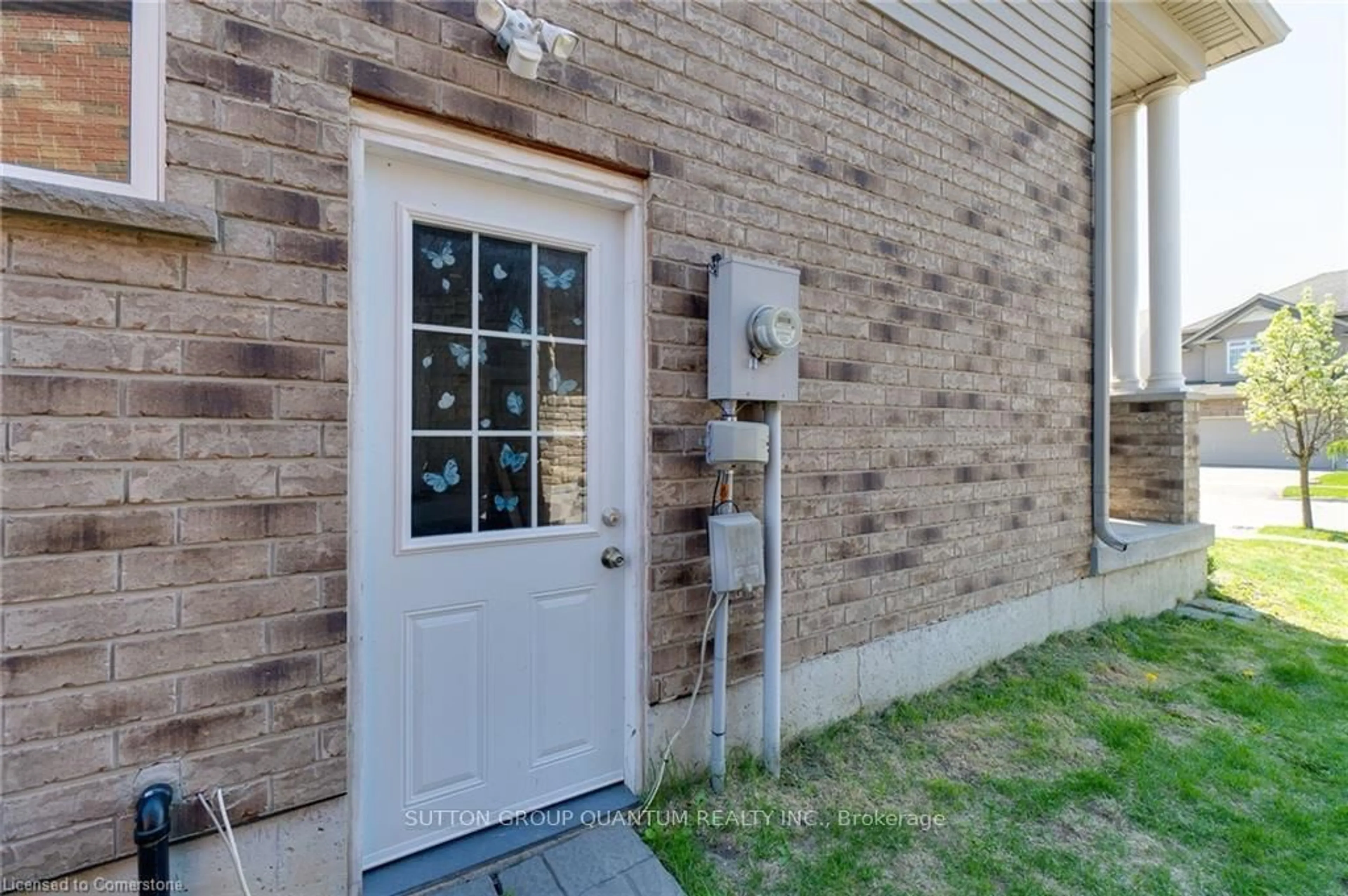Indoor entryway for 928 Dunblane Crt, Kitchener Ontario N2R 1W9