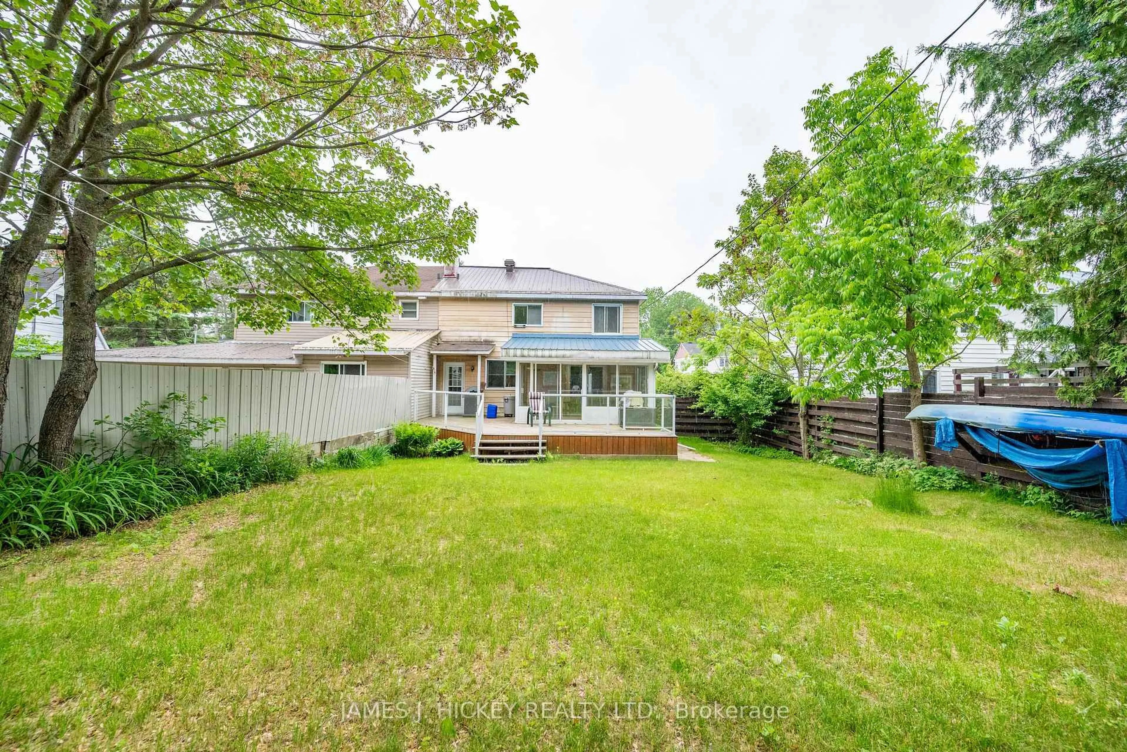 Unknown for 100 Algonquin St, Deep River Ontario K0J 1P0