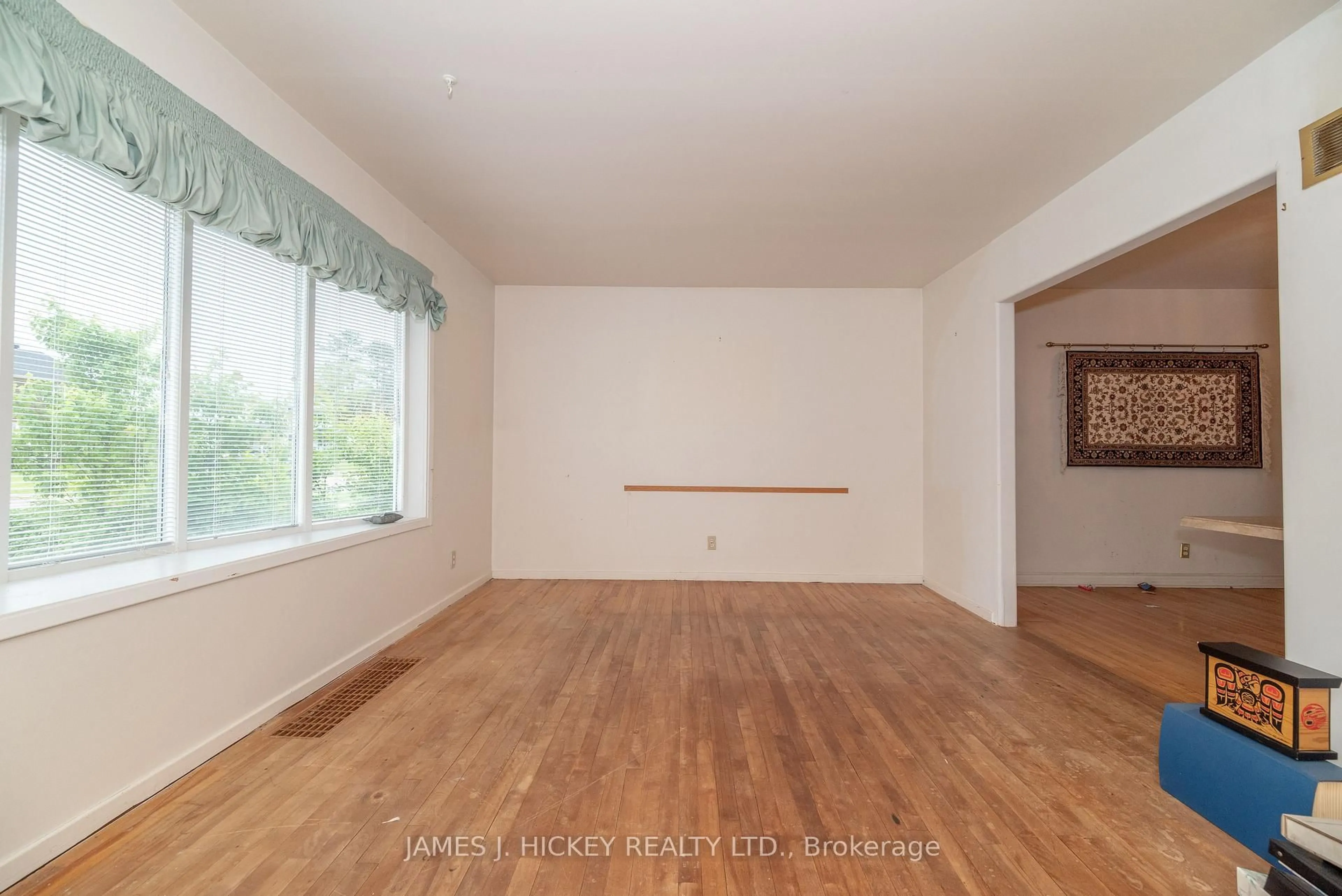 A pic of a room for 100 Algonquin St, Deep River Ontario K0J 1P0