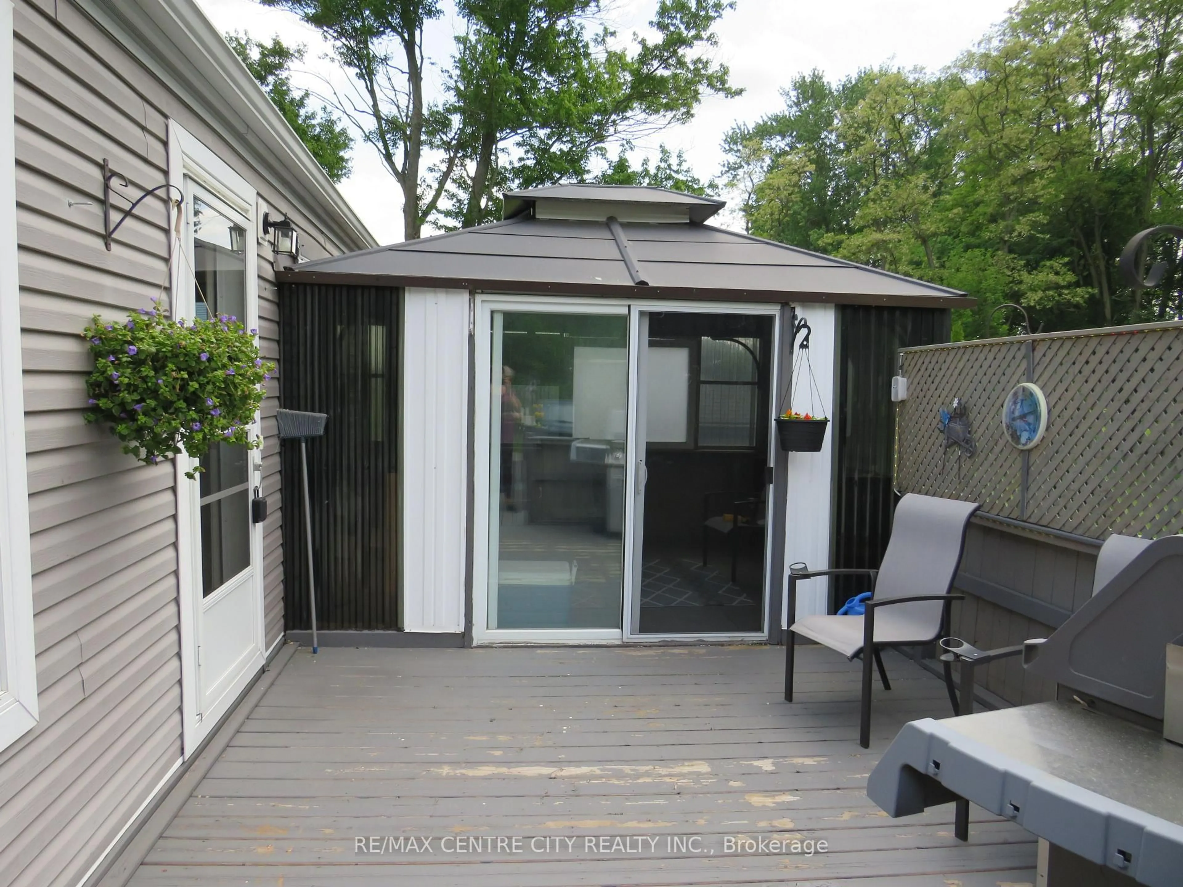 Patio, street for 15895 Longwoods Rd #106, Chatham-Kent Ontario N0P 1C0