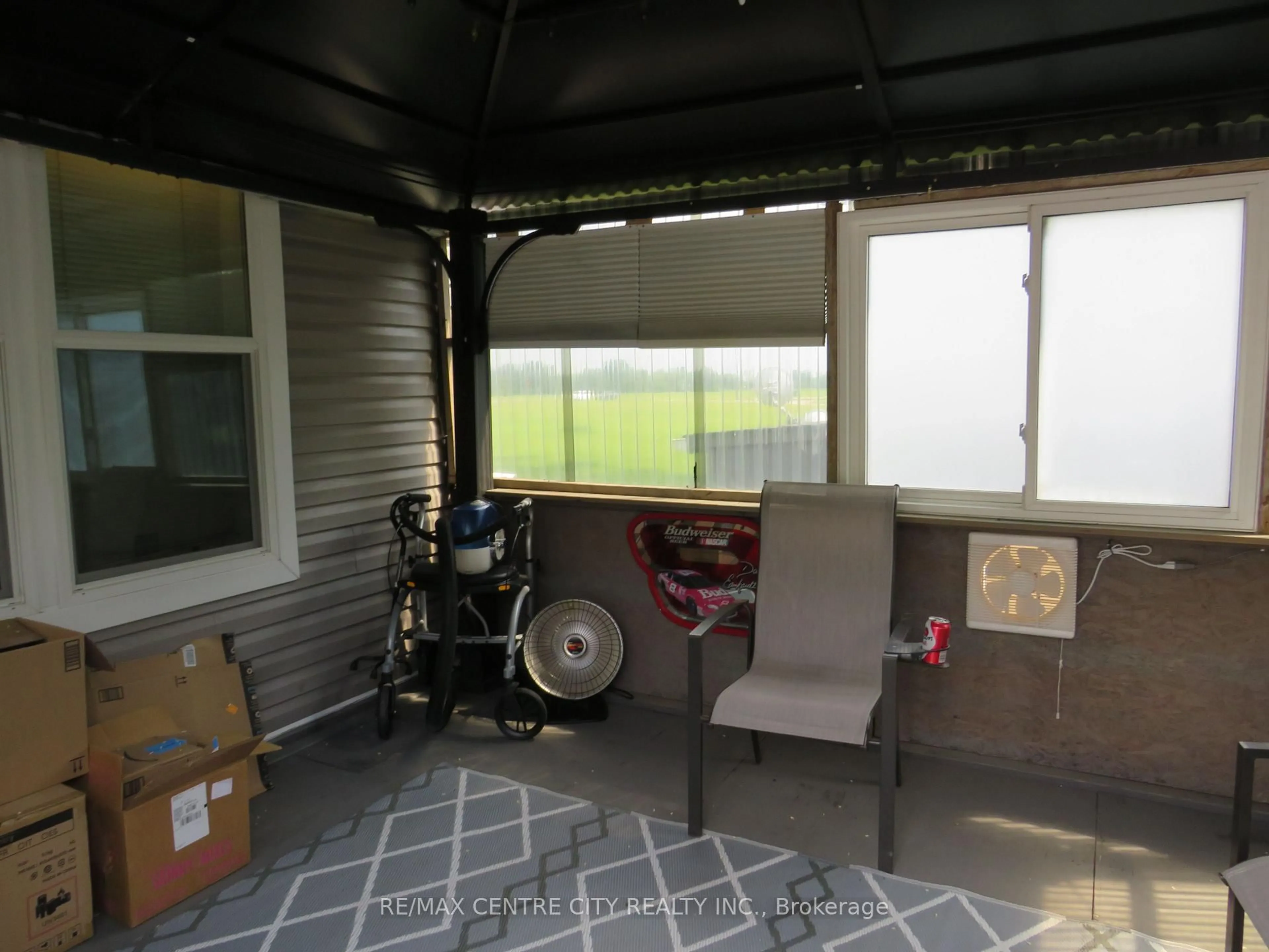 Indoor garage for 15895 Longwoods Rd #106, Chatham-Kent Ontario N0P 1C0