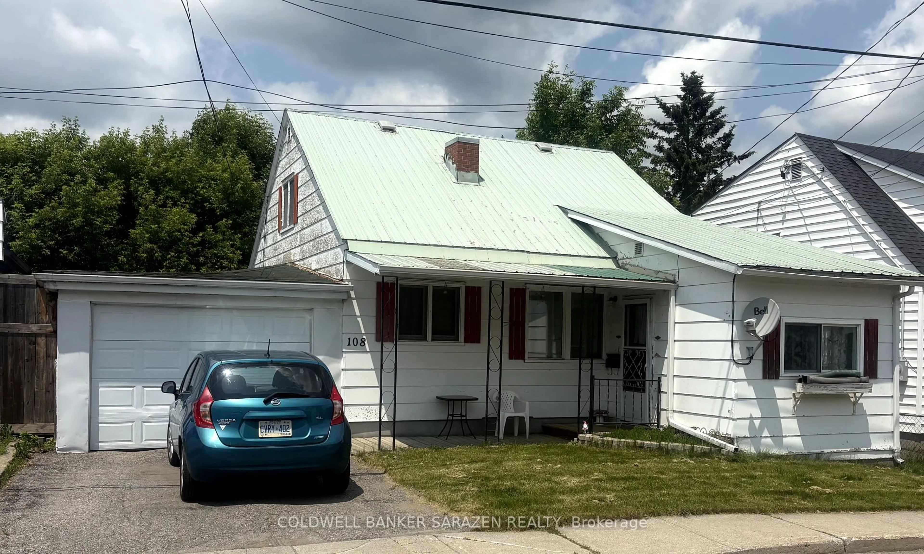 Home with vinyl exterior material, street for 108 Russell St, Arnprior Ontario K7S 2J7