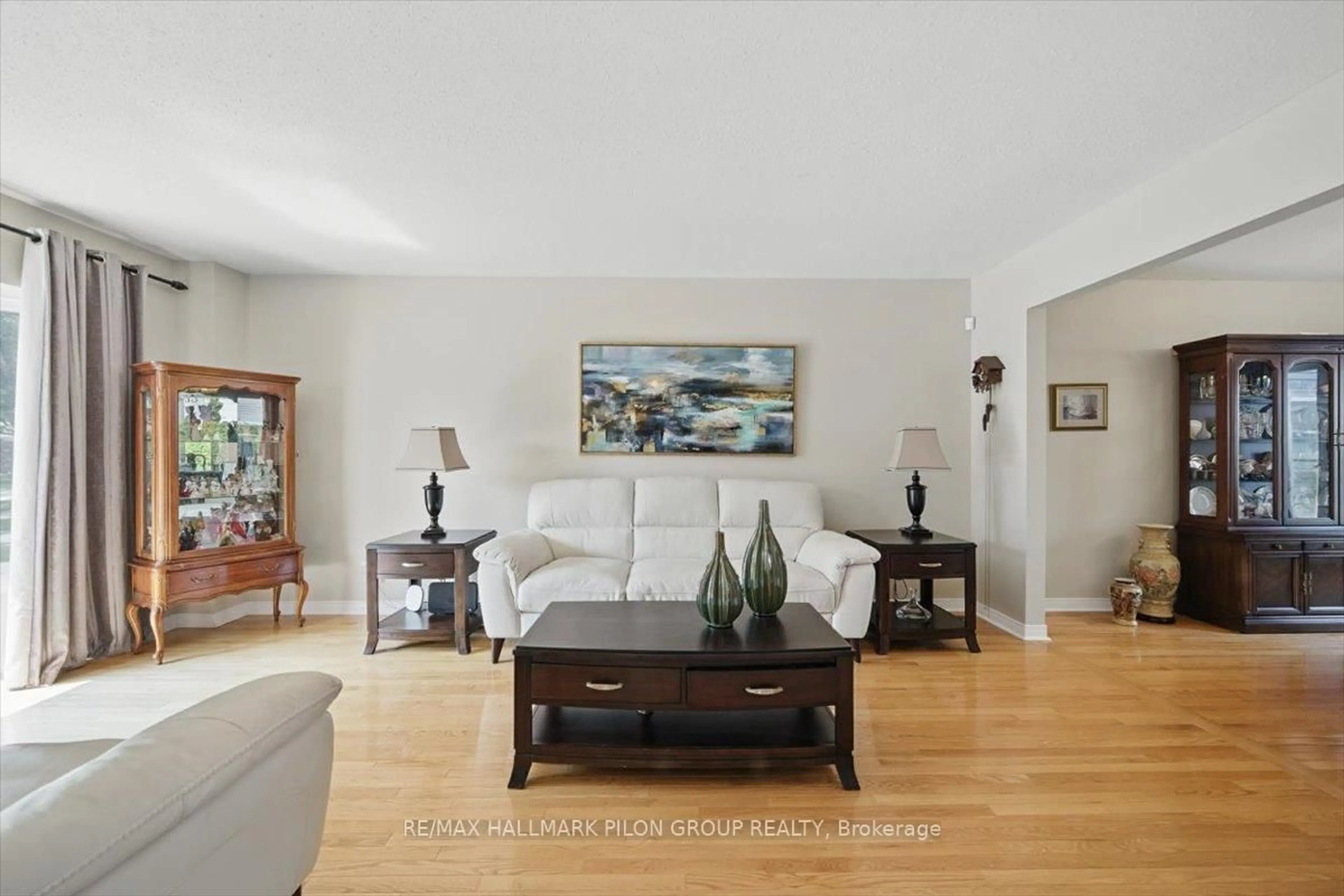 Living room with furniture, unknown for 54 Fardon Way, Ottawa Ontario K1G 4N4