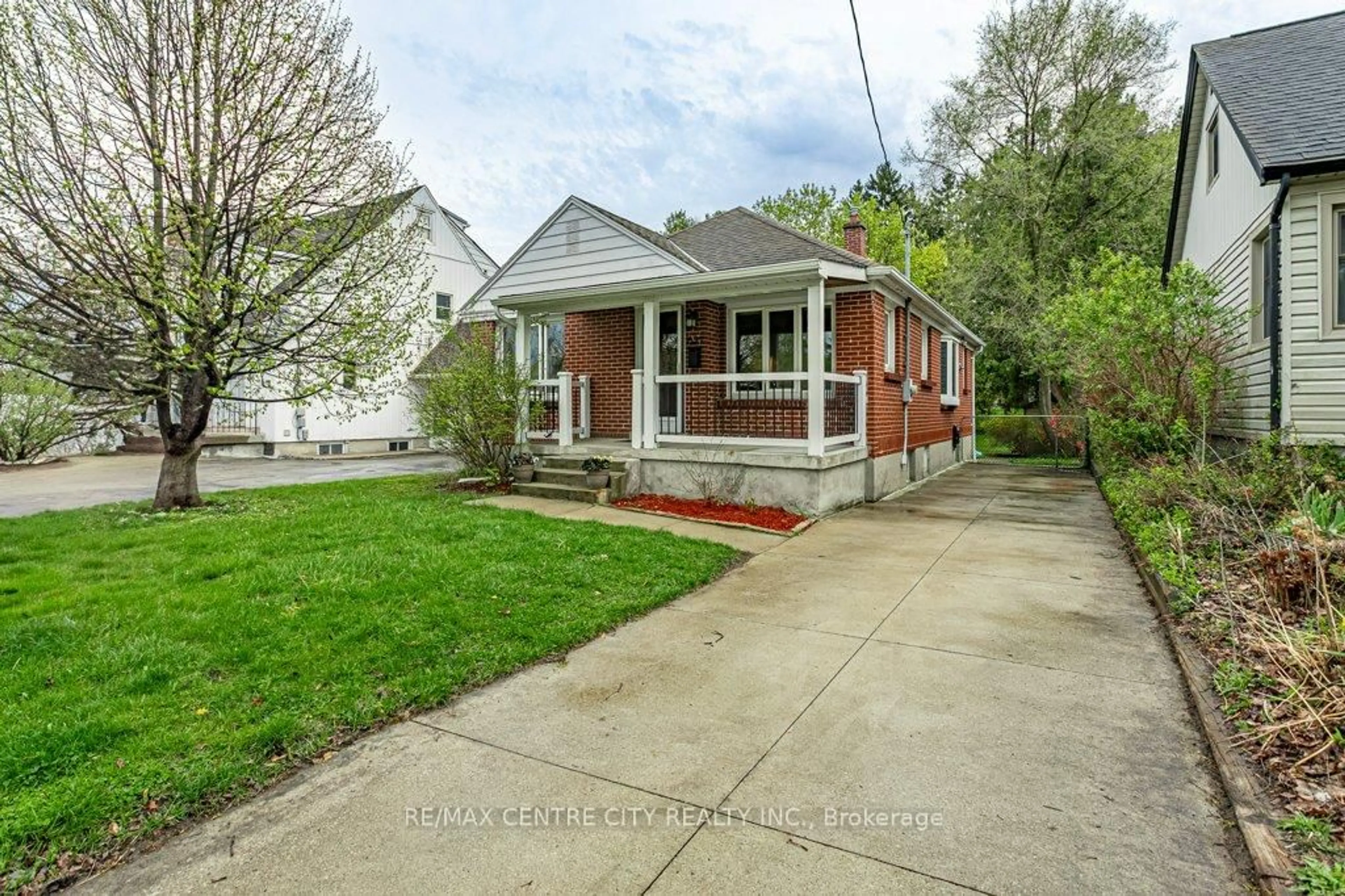 Unknown for 627 Wallace St, London East Ontario N5Y 3R8