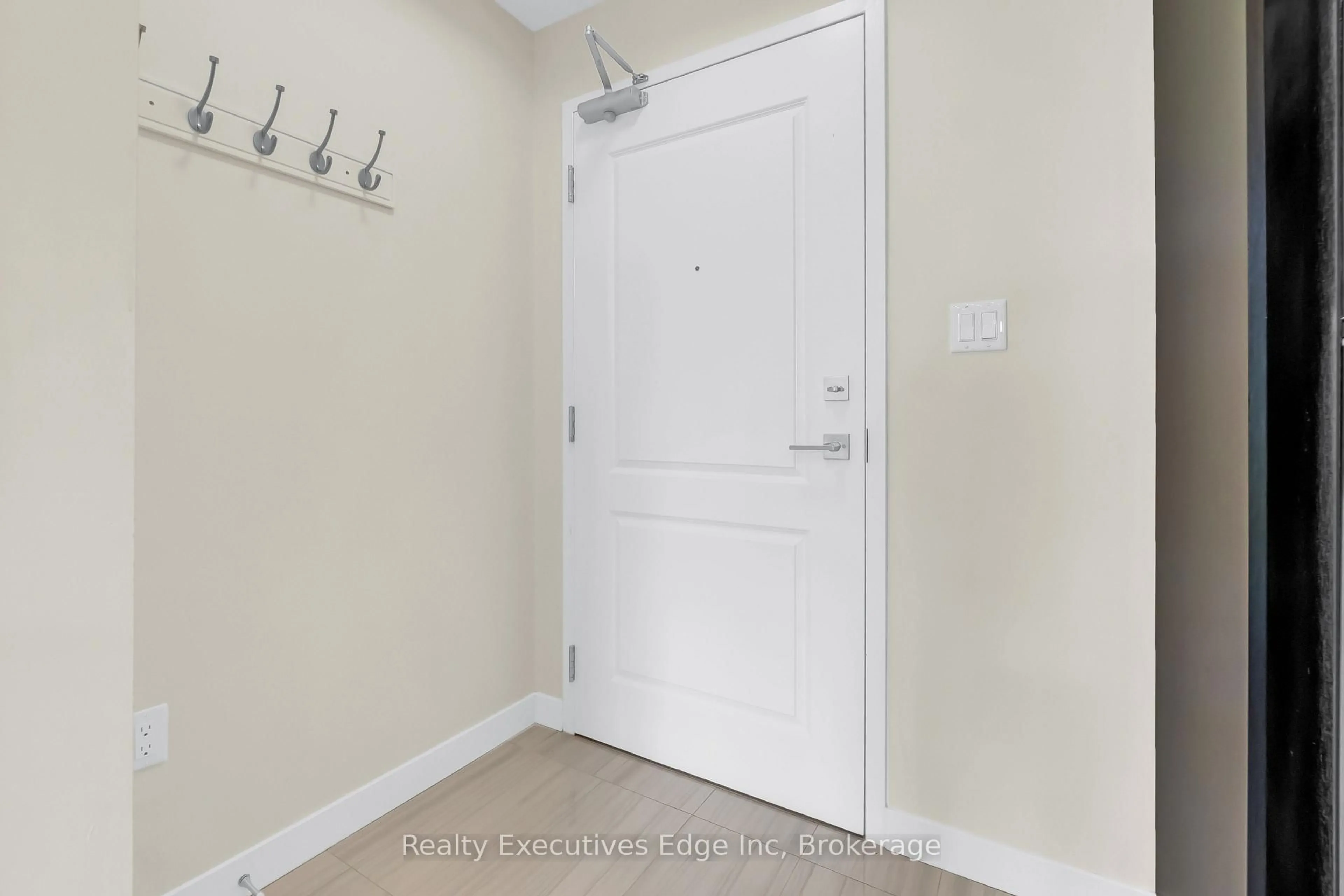 Indoor entryway for 125 Shoreview Pl #416, Hamilton Ontario L8E 0K3