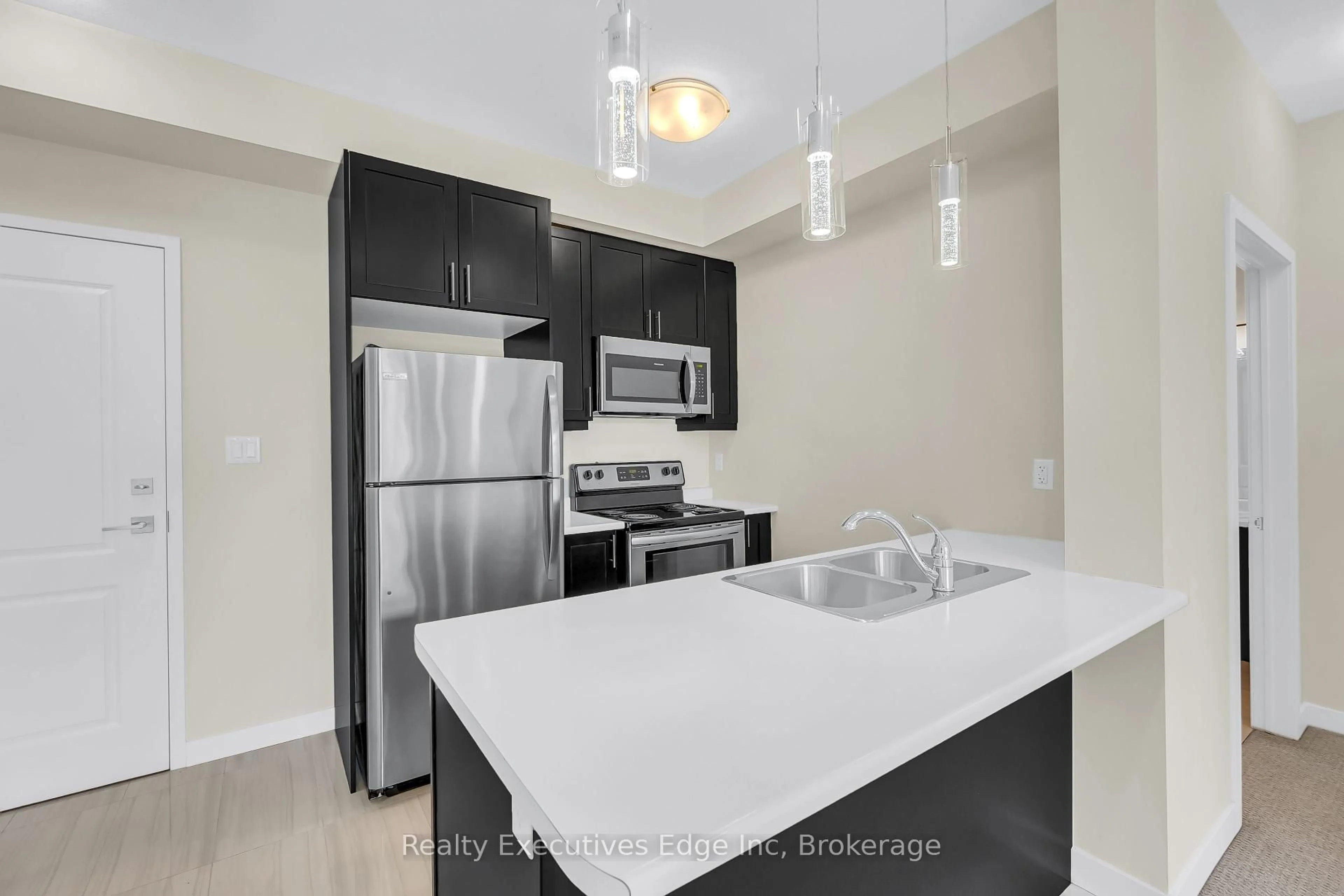 Standard kitchen, unknown for 125 Shoreview Pl #416, Hamilton Ontario L8E 0K3
