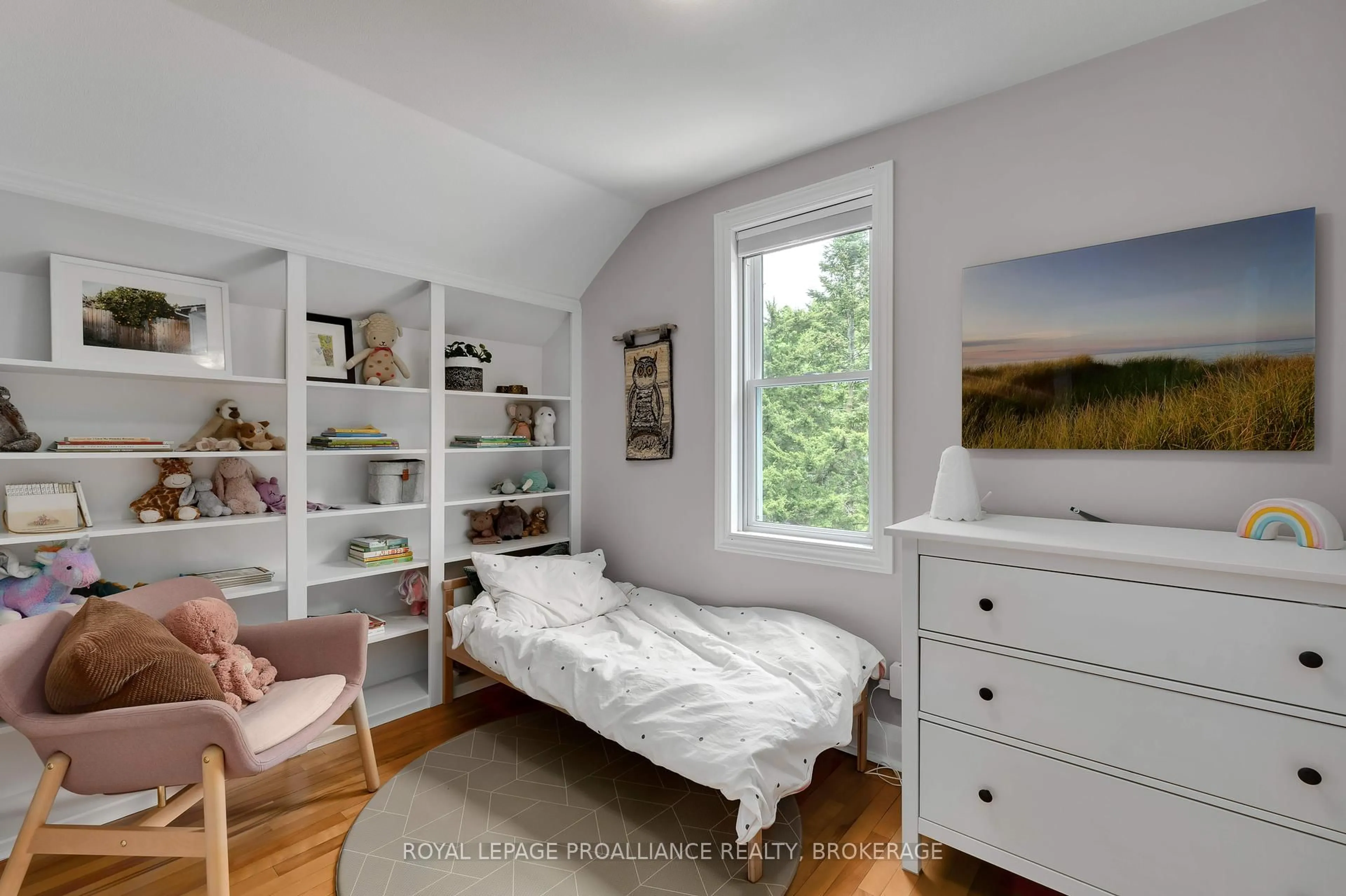 Bedroom with bed, wood/laminate floor for 295 College St, Kingston Ontario K7L 4M3