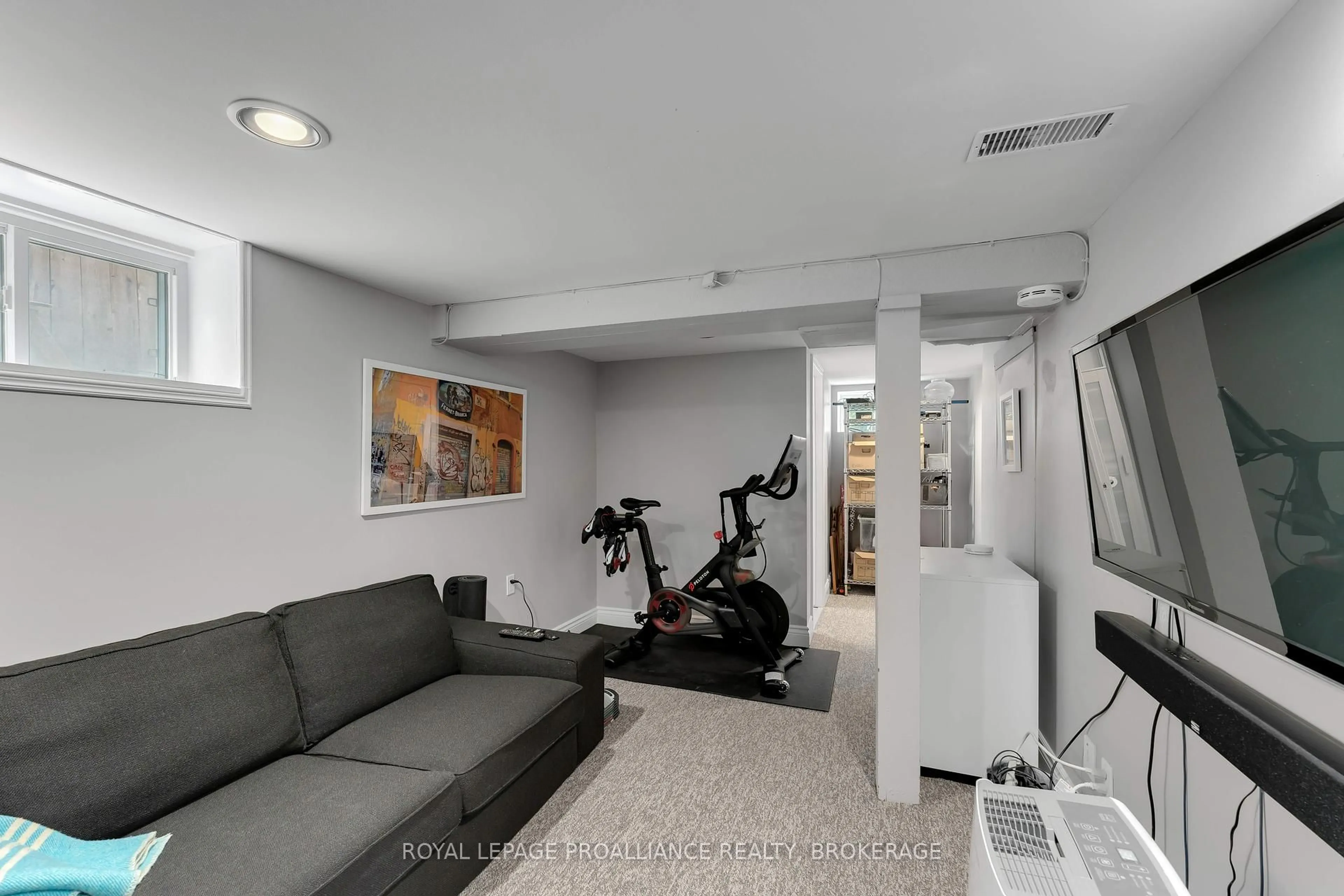 Unknown for 295 College St, Kingston Ontario K7L 4M3
