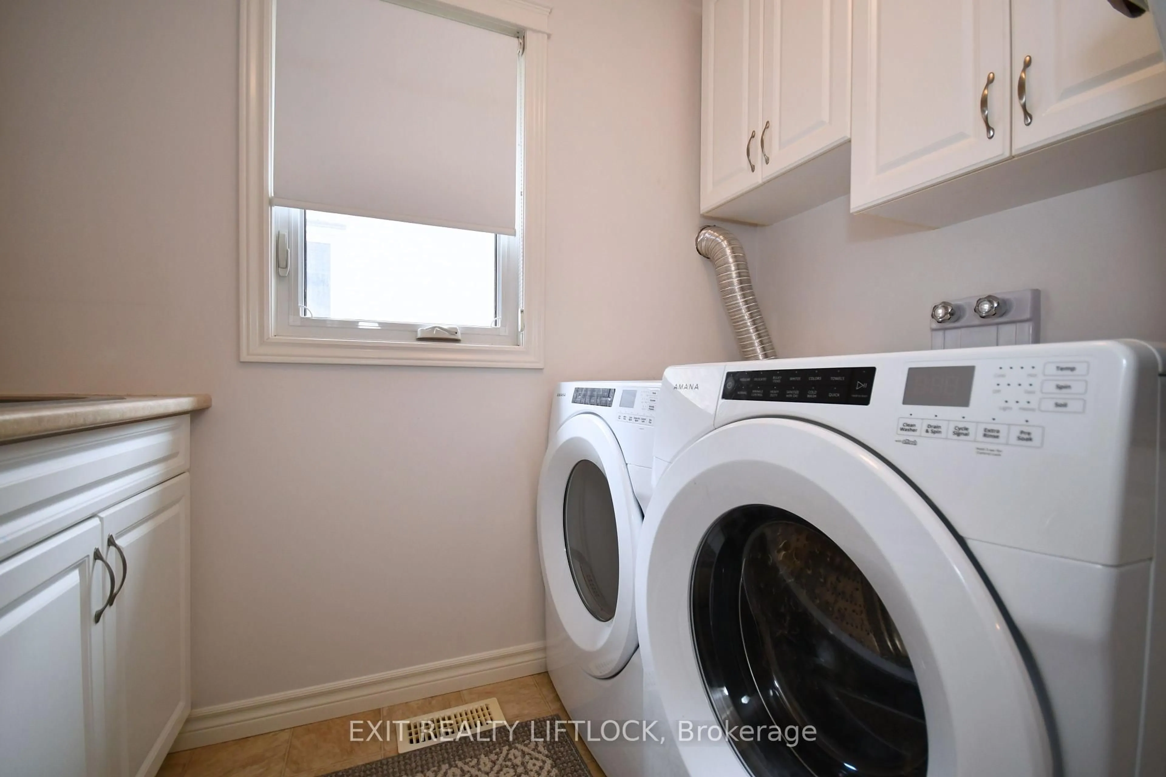 Laundry room for 1724 Glenforest Blvd, Peterborough West Ontario K9K 2P5