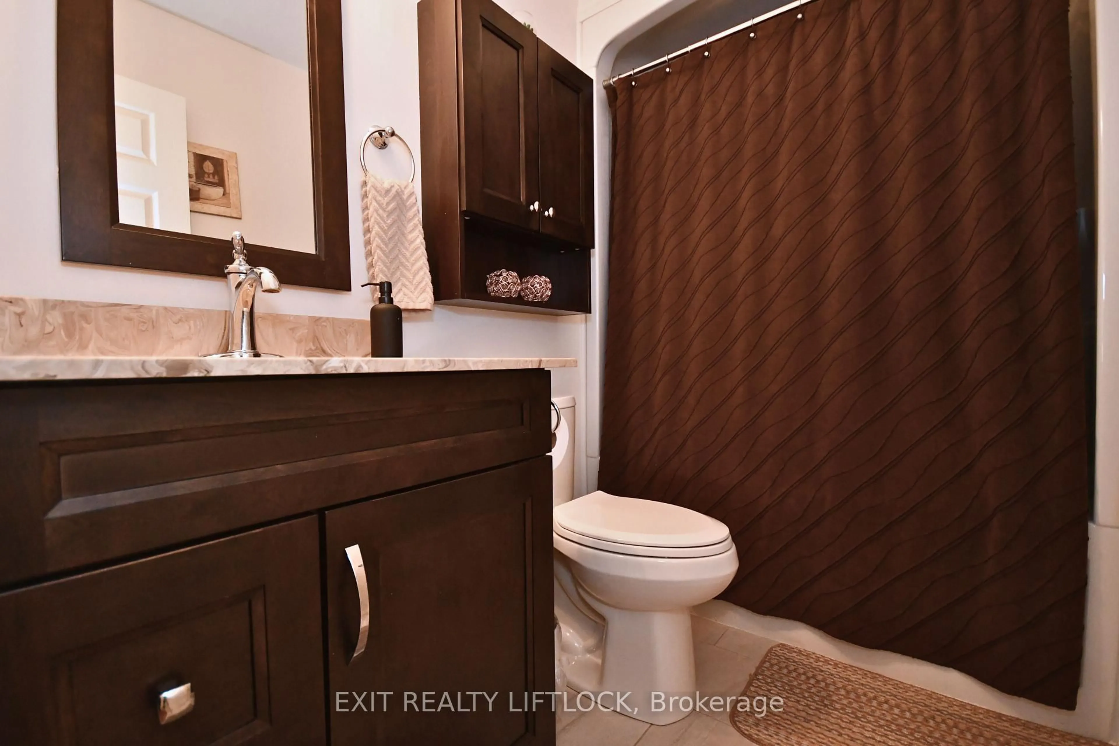 Standard bathroom, ceramic/tile floor for 1724 Glenforest Blvd, Peterborough West Ontario K9K 2P5