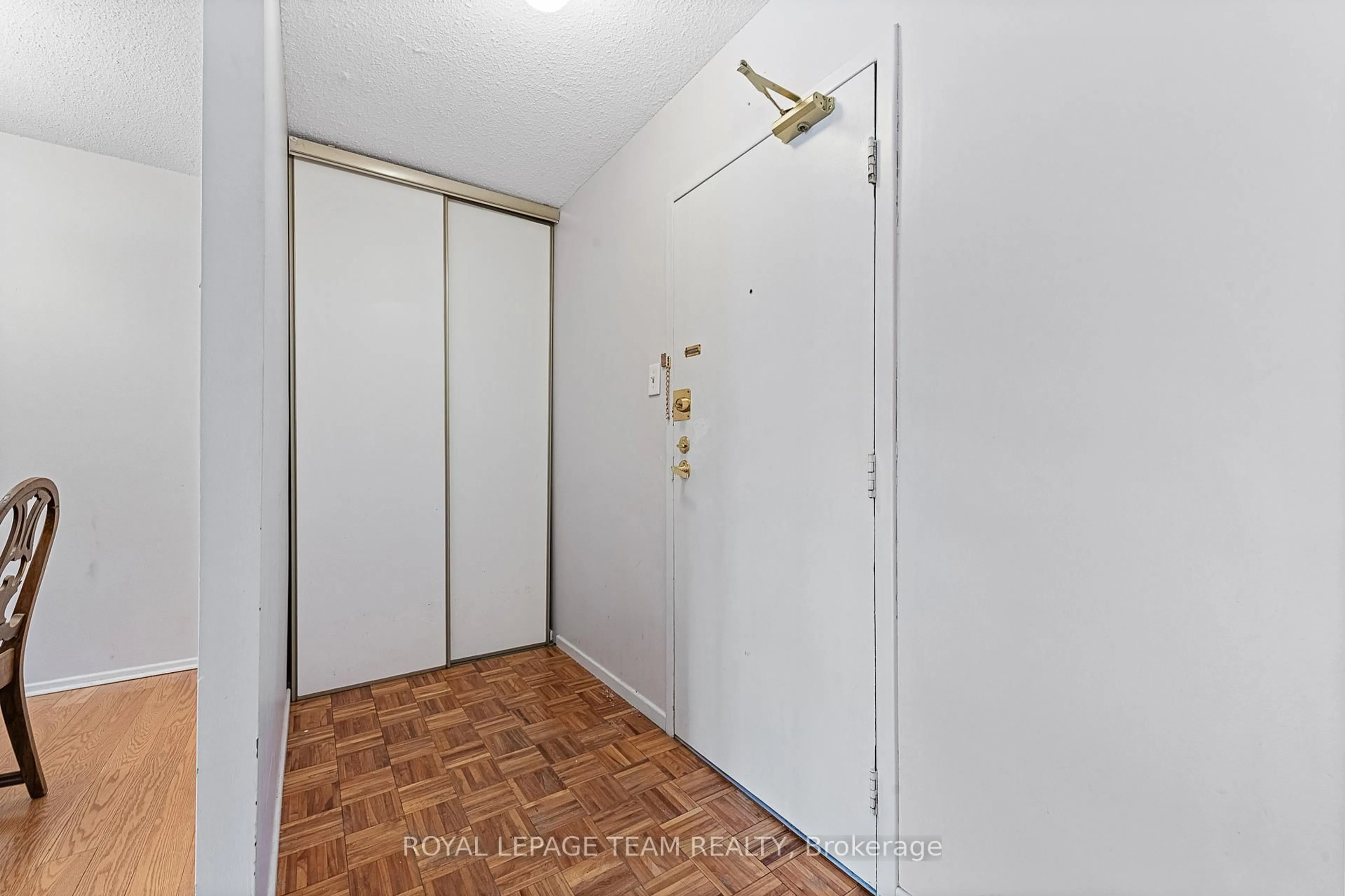 Unknown for 141 Somerset St #1202, Ottawa Ontario K2P 2H1