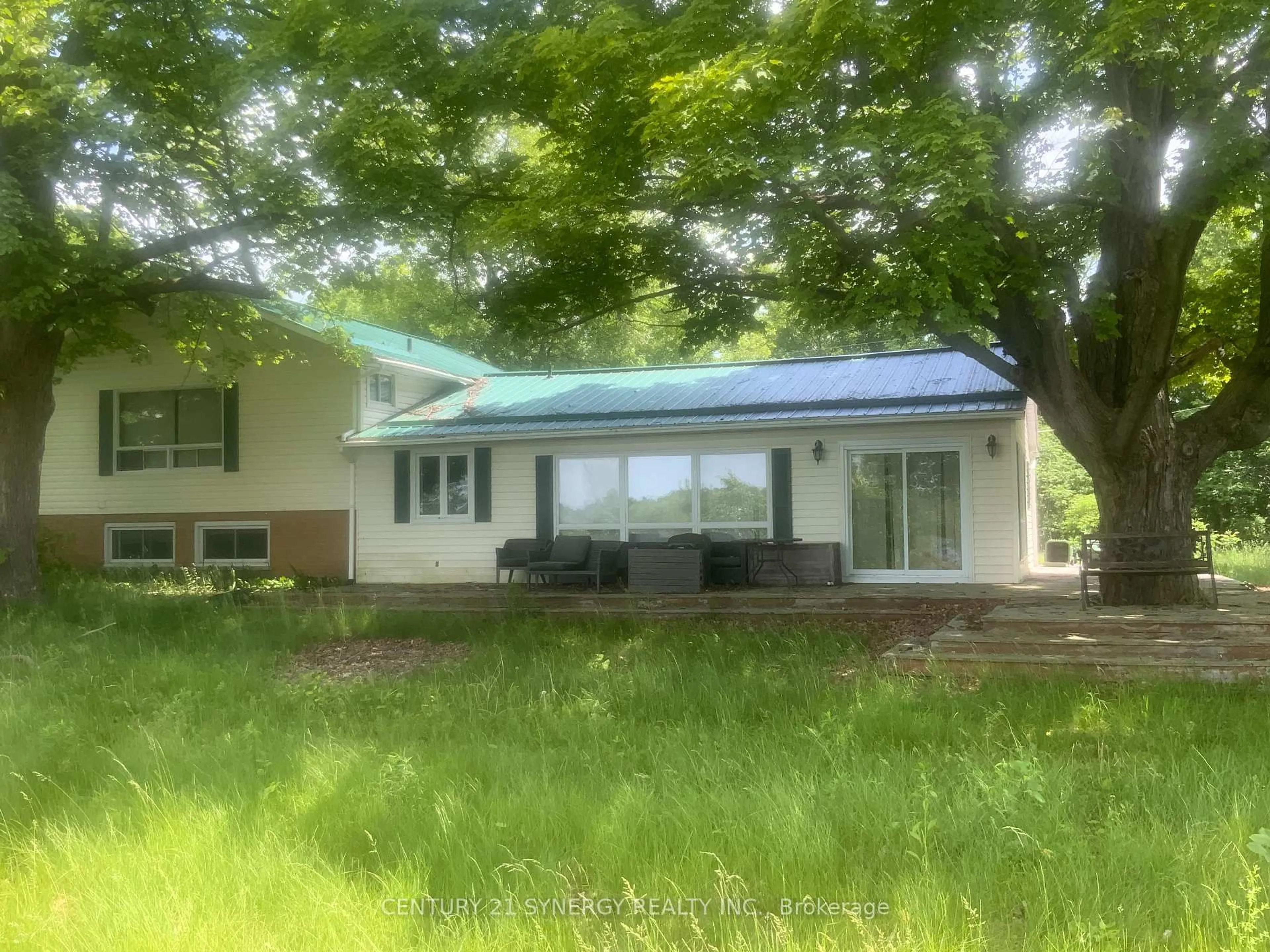 Home with vinyl exterior material, unknown for 22819 7 Highway, Sharbot Lake Ontario K0H 2P0