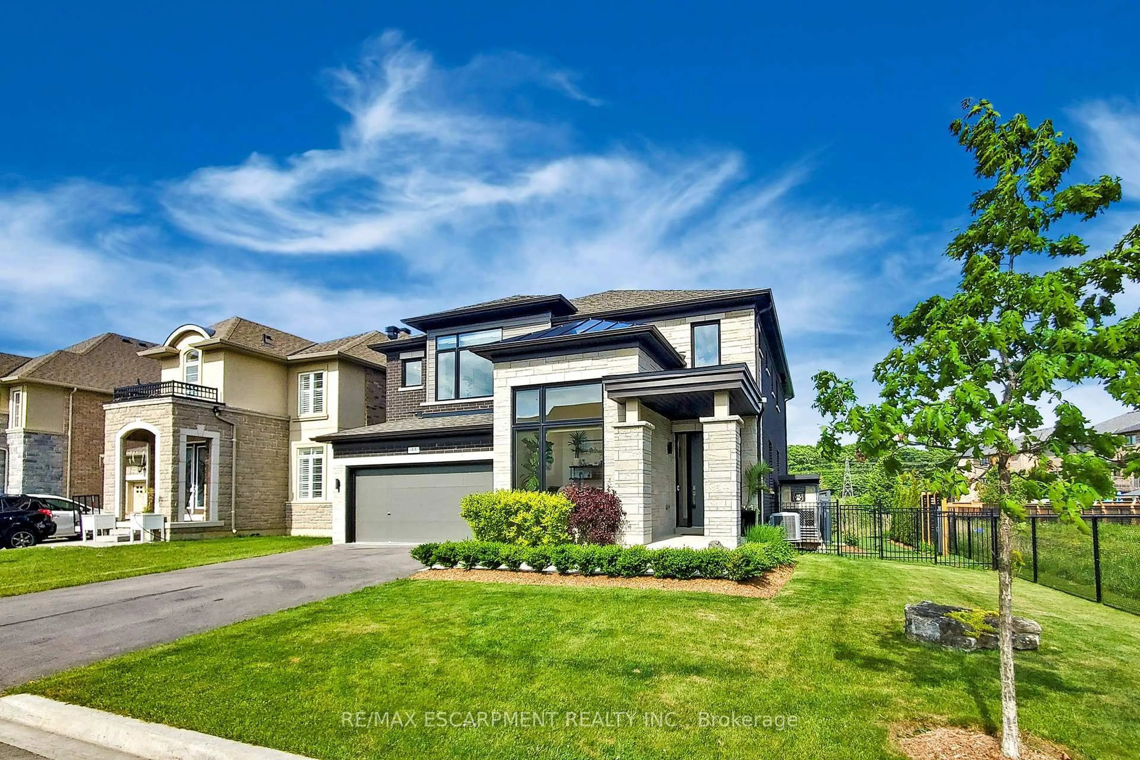 Unknown for 31 Robarts Dr, Hamilton Ontario L9K 0H5