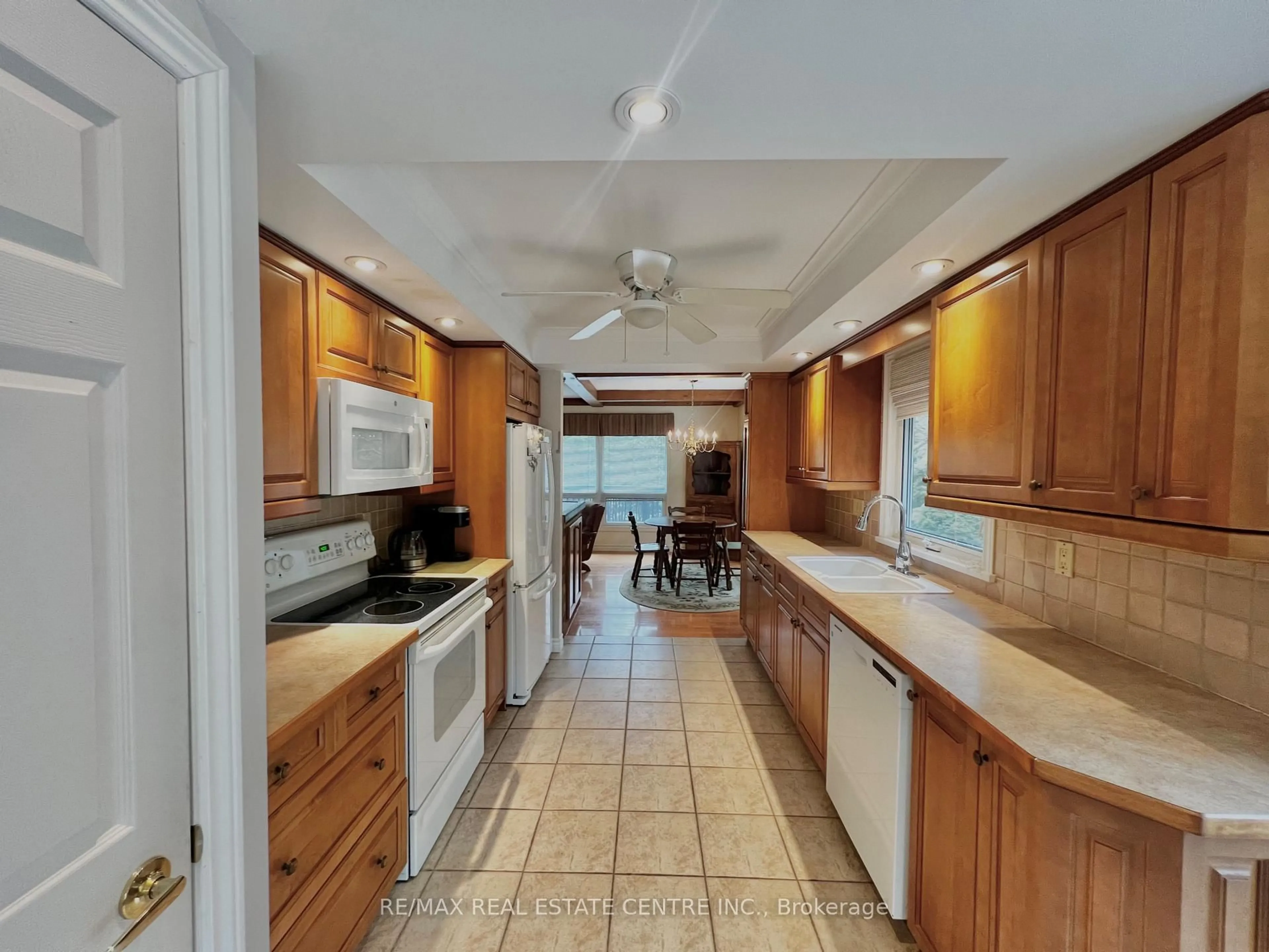 Standard kitchen, ceramic/tile floor for 677303 Centre Rd, Mulmur Ontario L9V 0E5
