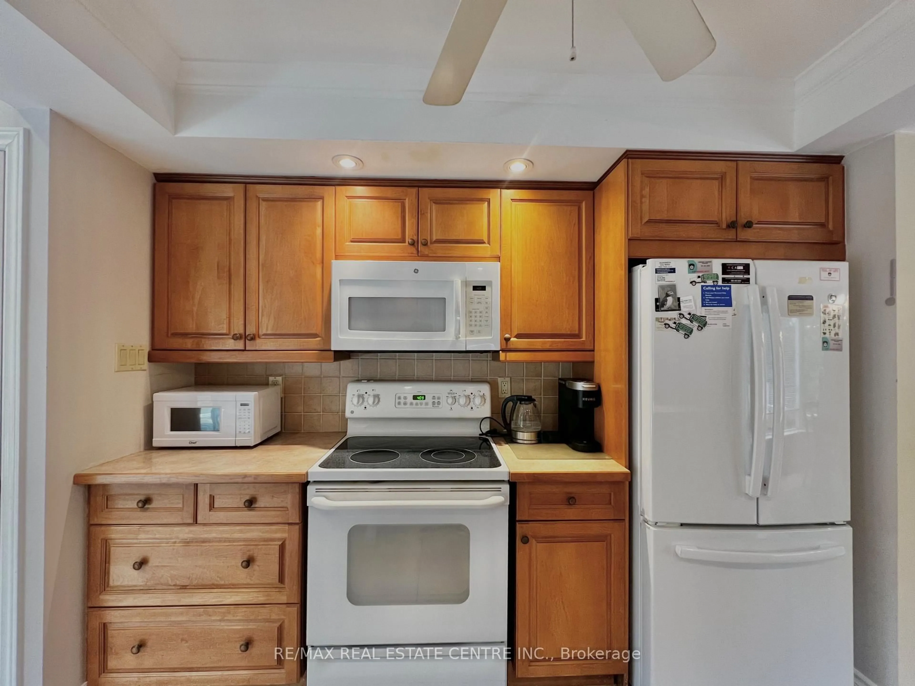 Standard kitchen, unknown for 677303 Centre Rd, Mulmur Ontario L9V 0E5