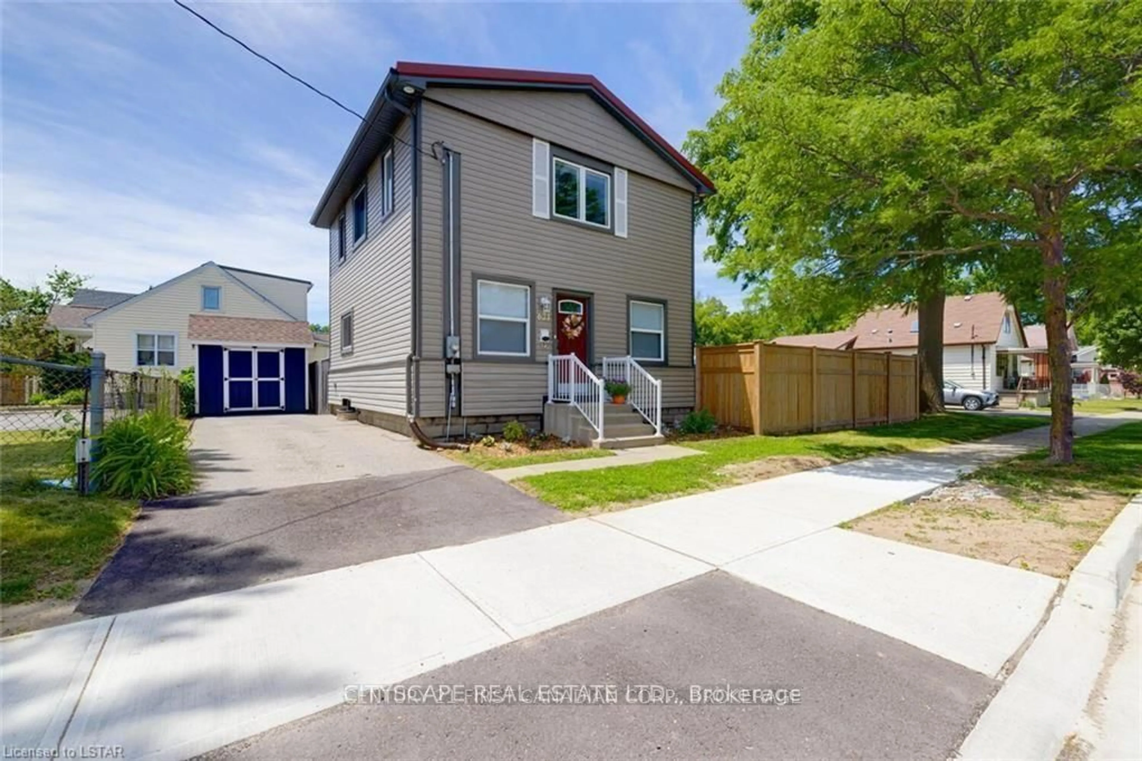 A pic from outside/outdoor area/front of a property/back of a property/a pic from drone, street for 621 Glasgow St, London East Ontario N5Y 1V6