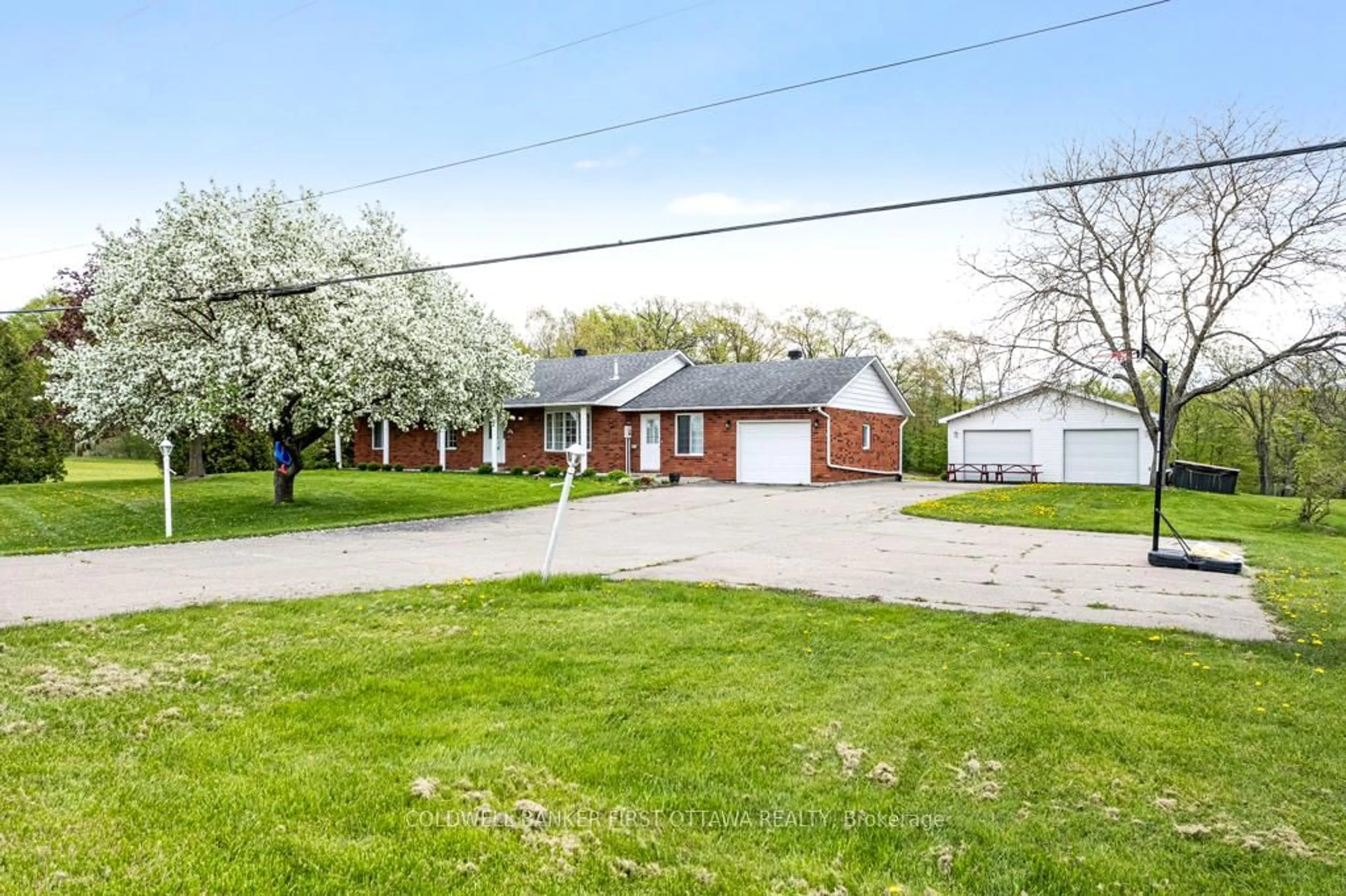 A pic from outside/outdoor area/front of a property/back of a property/a pic from drone, street for 467 LAKE ELOIDA Rd, Elizabethtown-Kitley Ontario K0E 1Y0