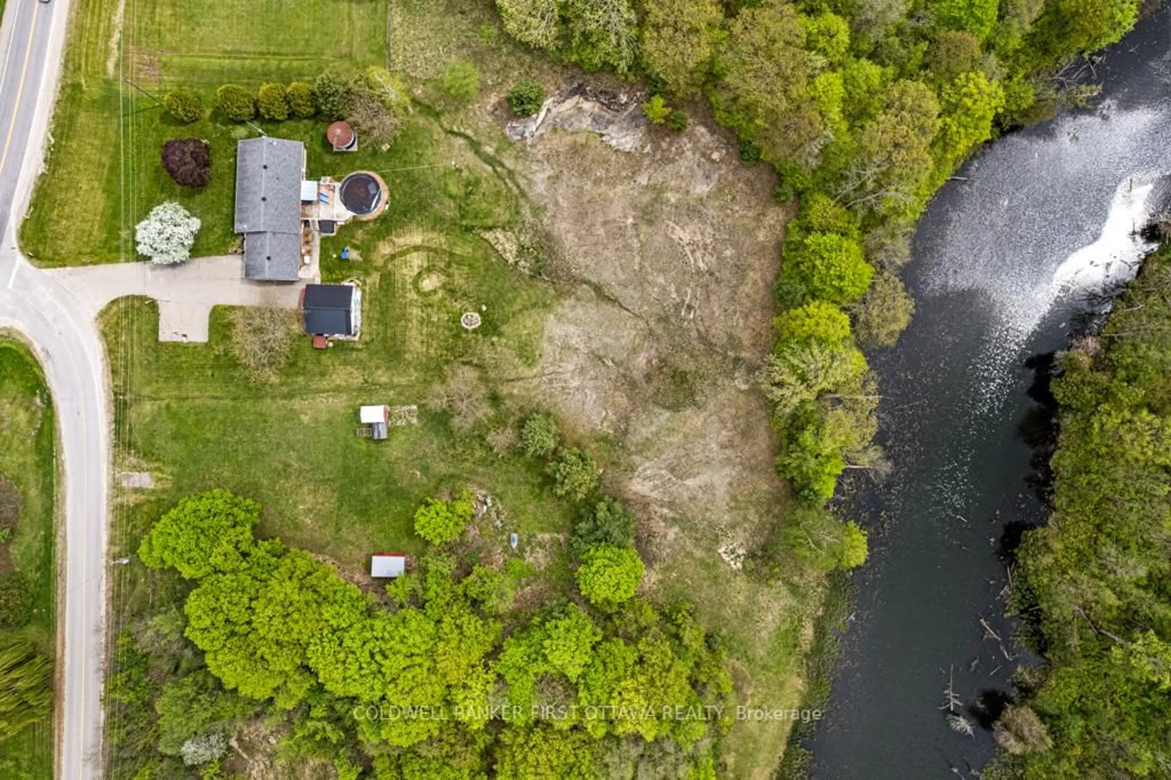 A pic from outside/outdoor area/front of a property/back of a property/a pic from drone, water/lake/river/ocean view for 467 LAKE ELOIDA Rd, Elizabethtown-Kitley Ontario K0E 1Y0