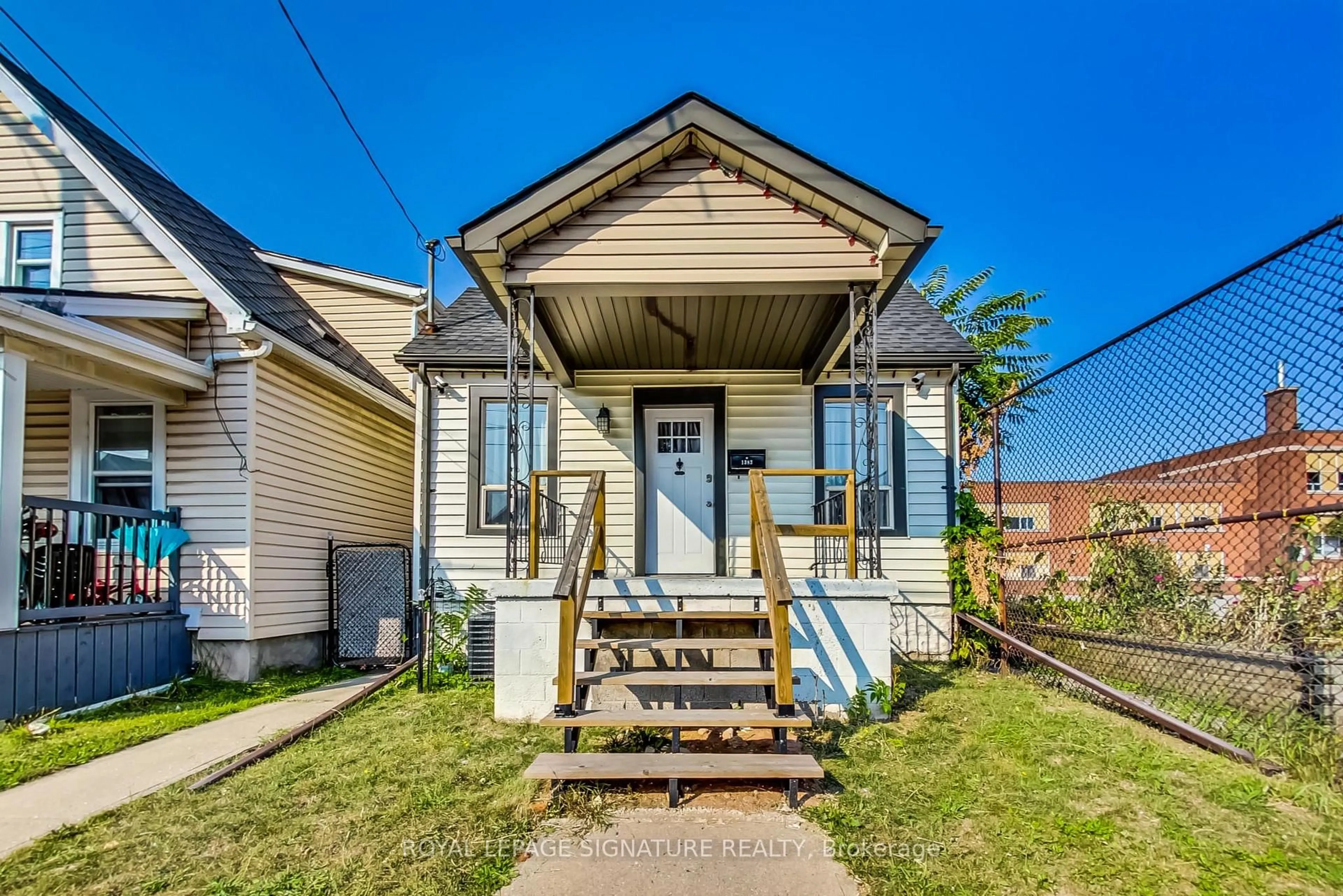 Unknown for 1383 Cannon St, Hamilton Ontario L8H 1W2