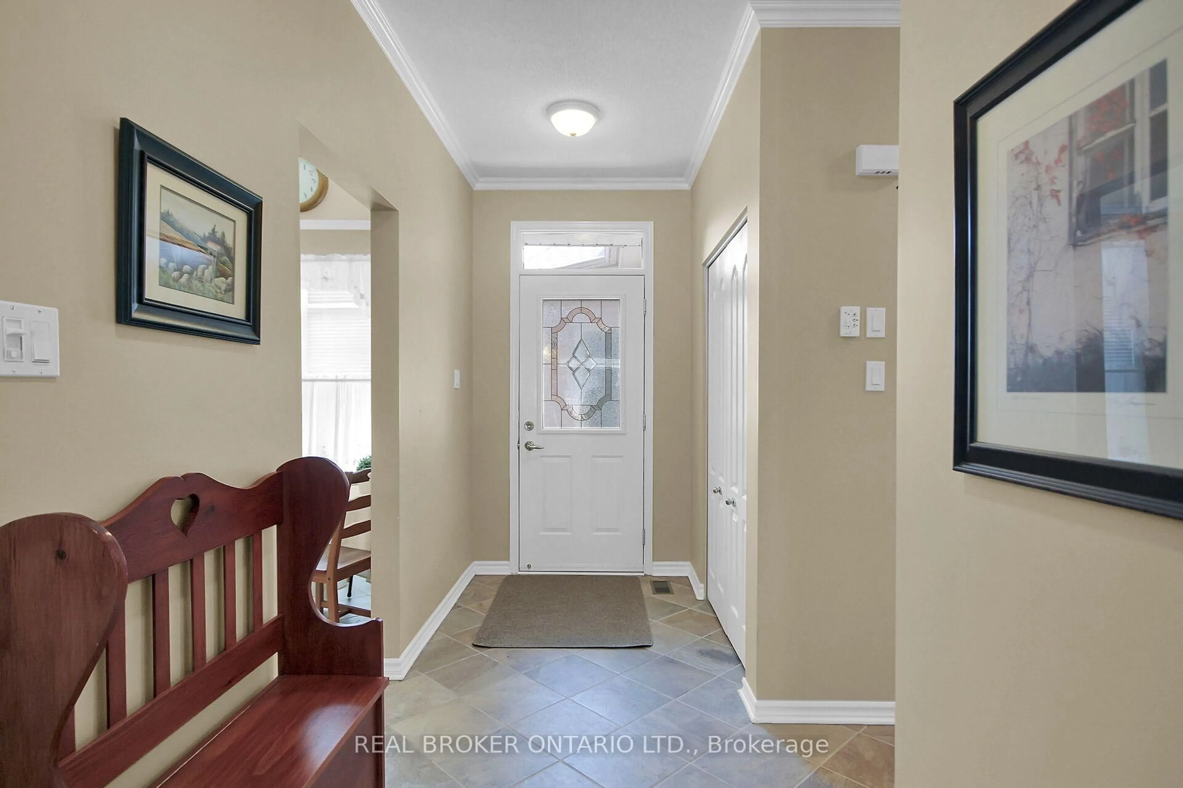 Indoor entryway for 56 Eileen Cres, Ottawa Ontario K2S 1X1