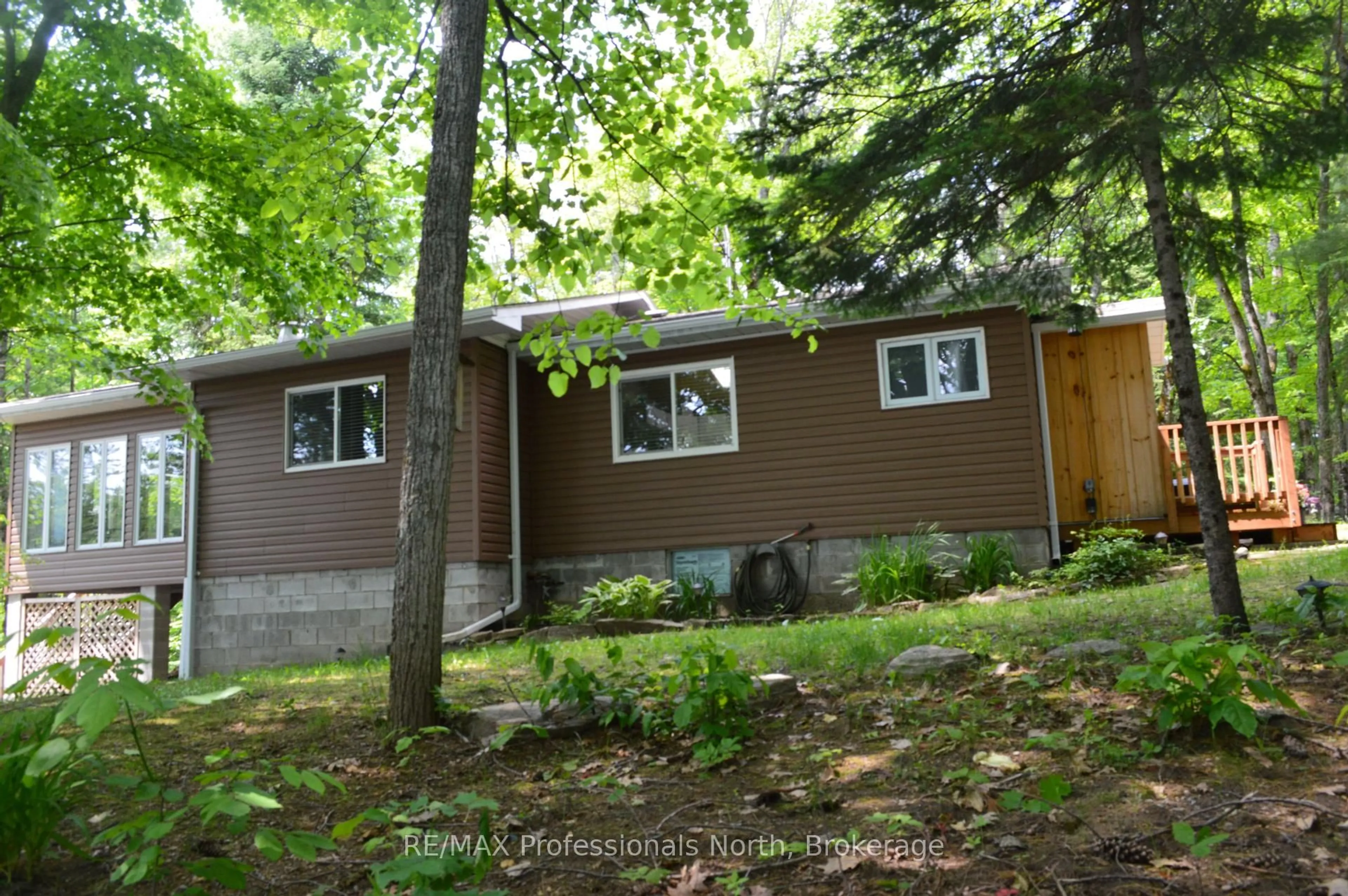 Home with brick exterior material, unknown for 1083 Jones Rd, Algonquin Highlands Ontario K0M 1J1