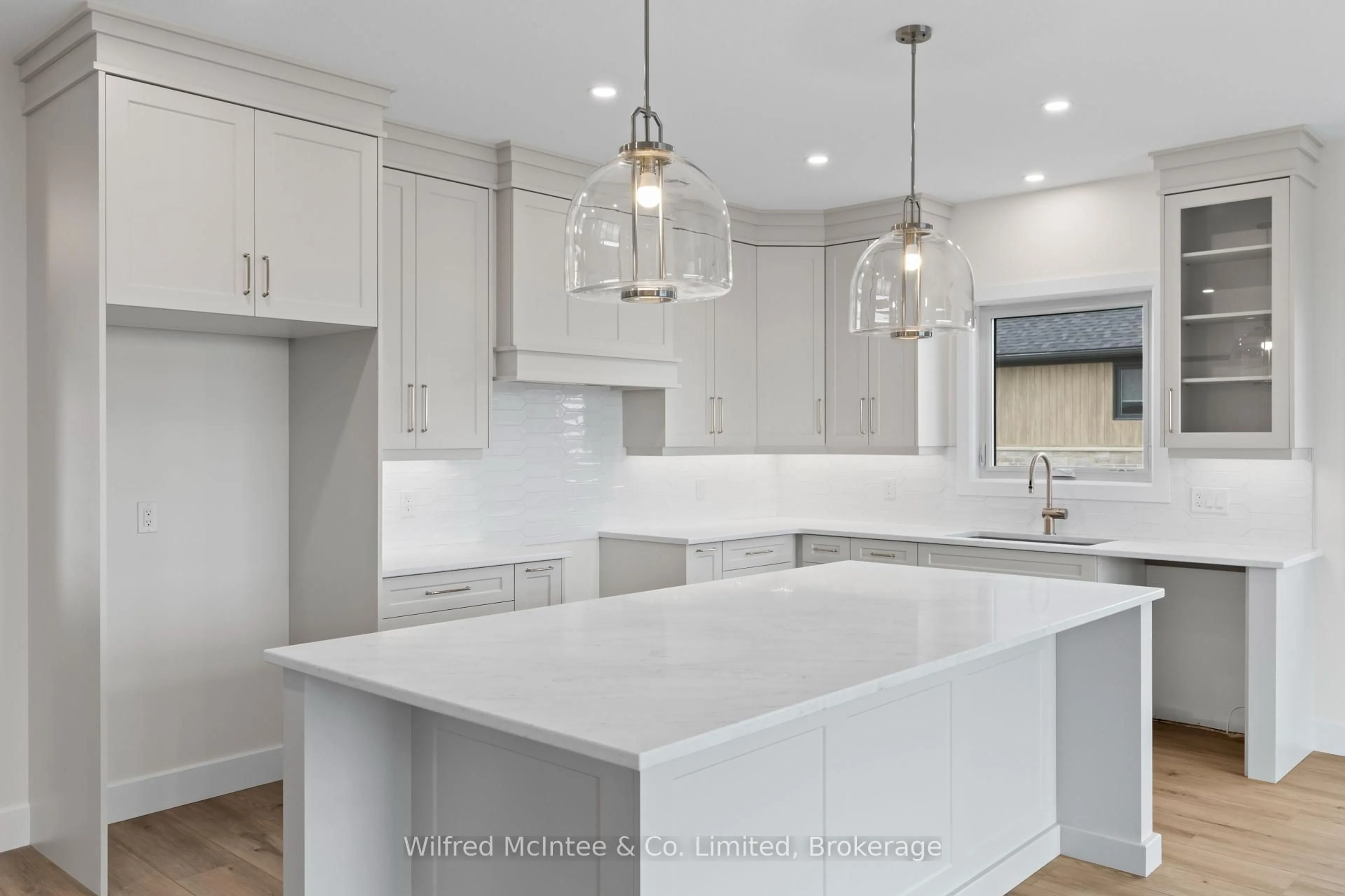 Open concept kitchen, ceramic/tile floor for 44 McTavish Cres, Huron-Kinloss Ontario N0G 2R0