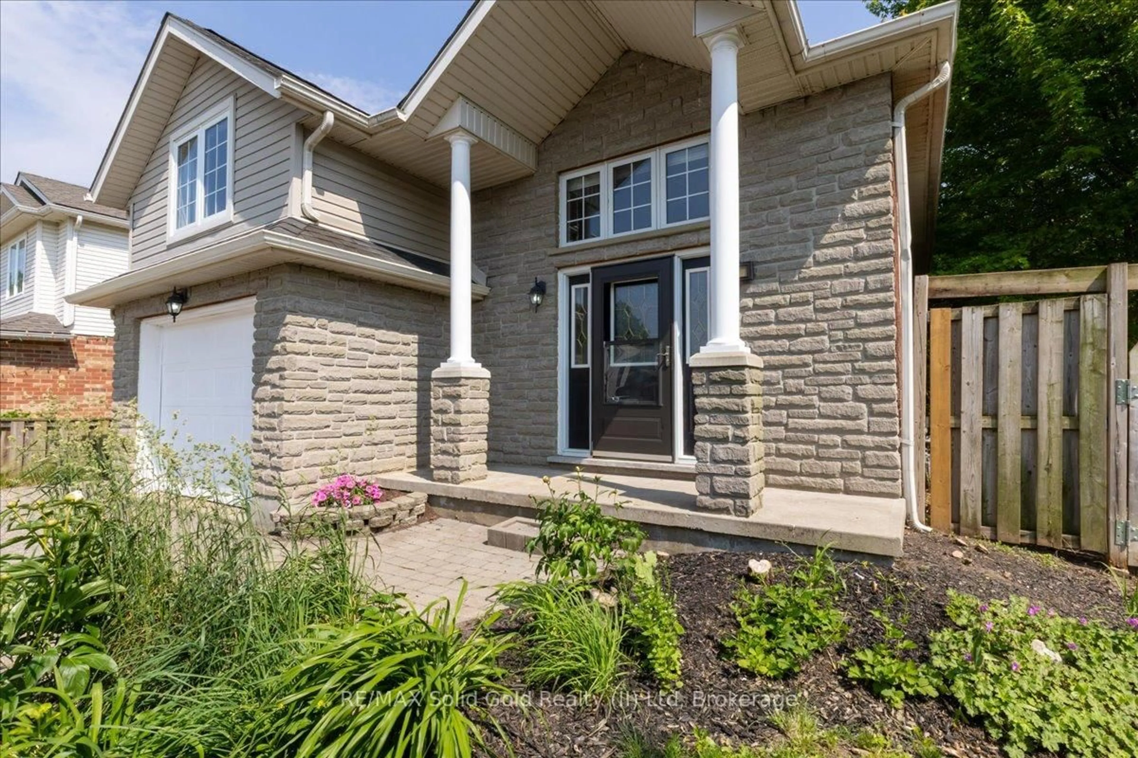 Home with brick exterior material, street for 3 Wisteria Crt, Kitchener Ontario N2E 3T4