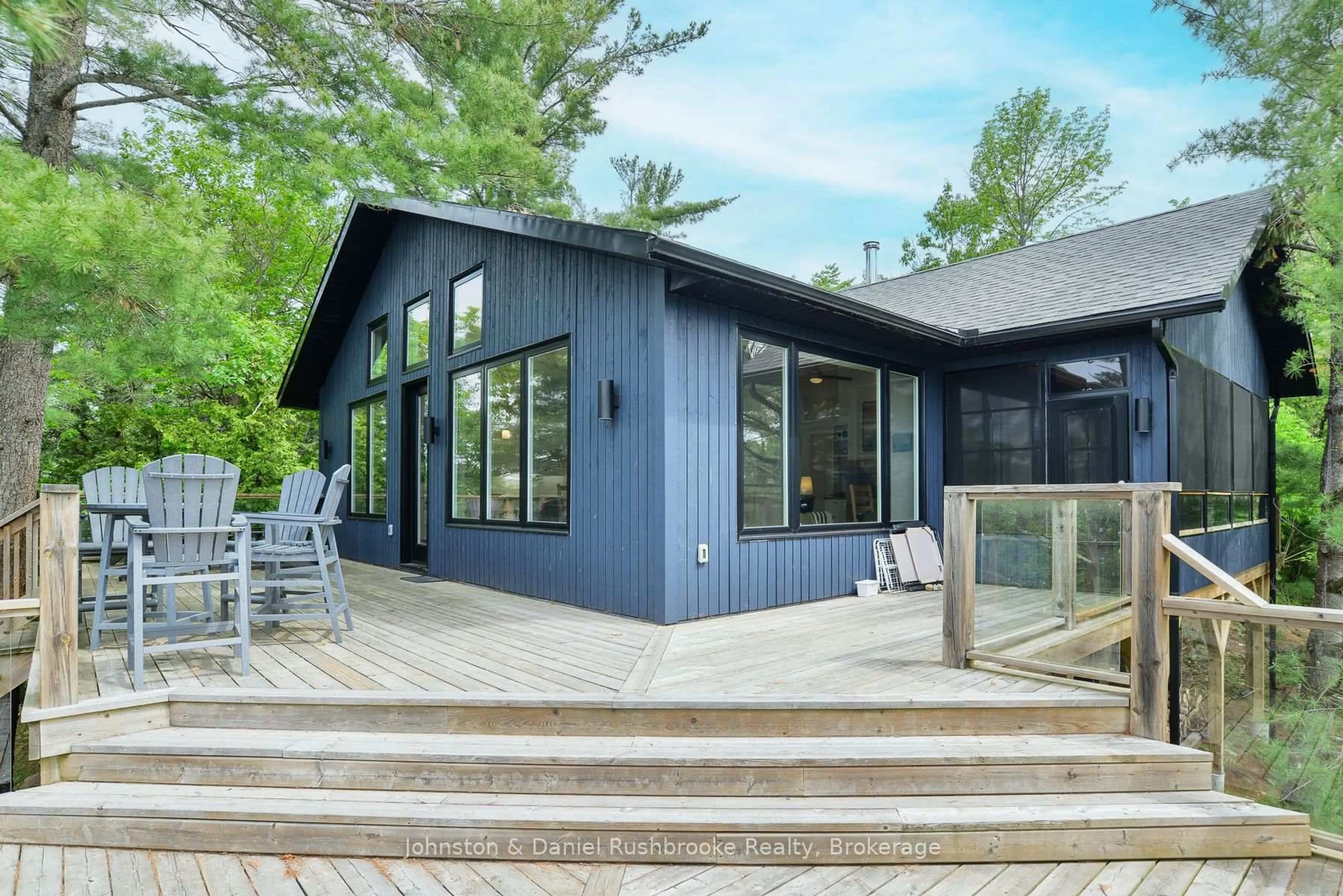 Home with vinyl exterior material, unknown for 12 Kapikog Lake Water, The Archipelago Ontario P0C 1H0
