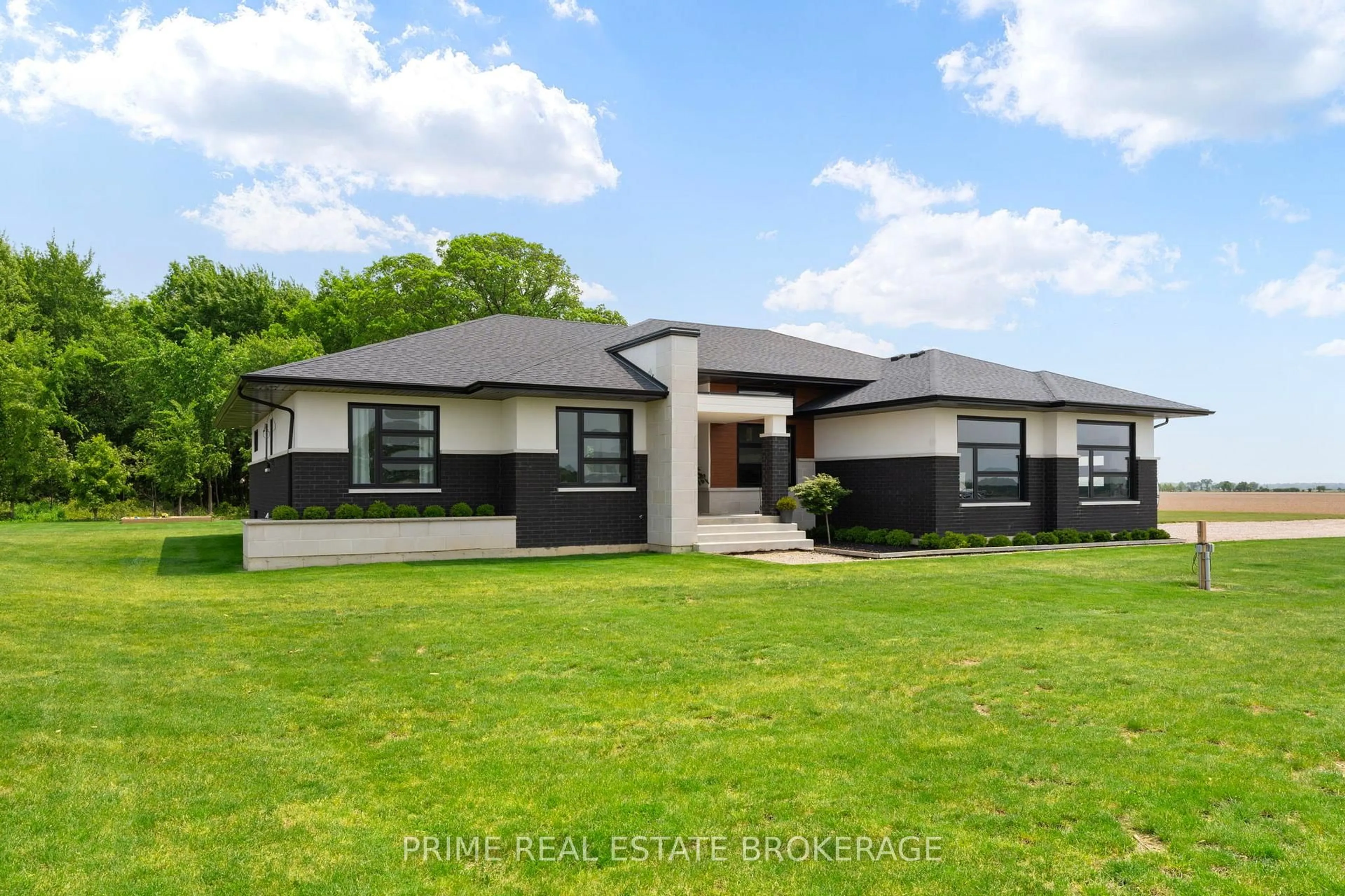 Unknown for 818 Oil Heritage Rd, Chatham-Kent Ontario N0P 1M0