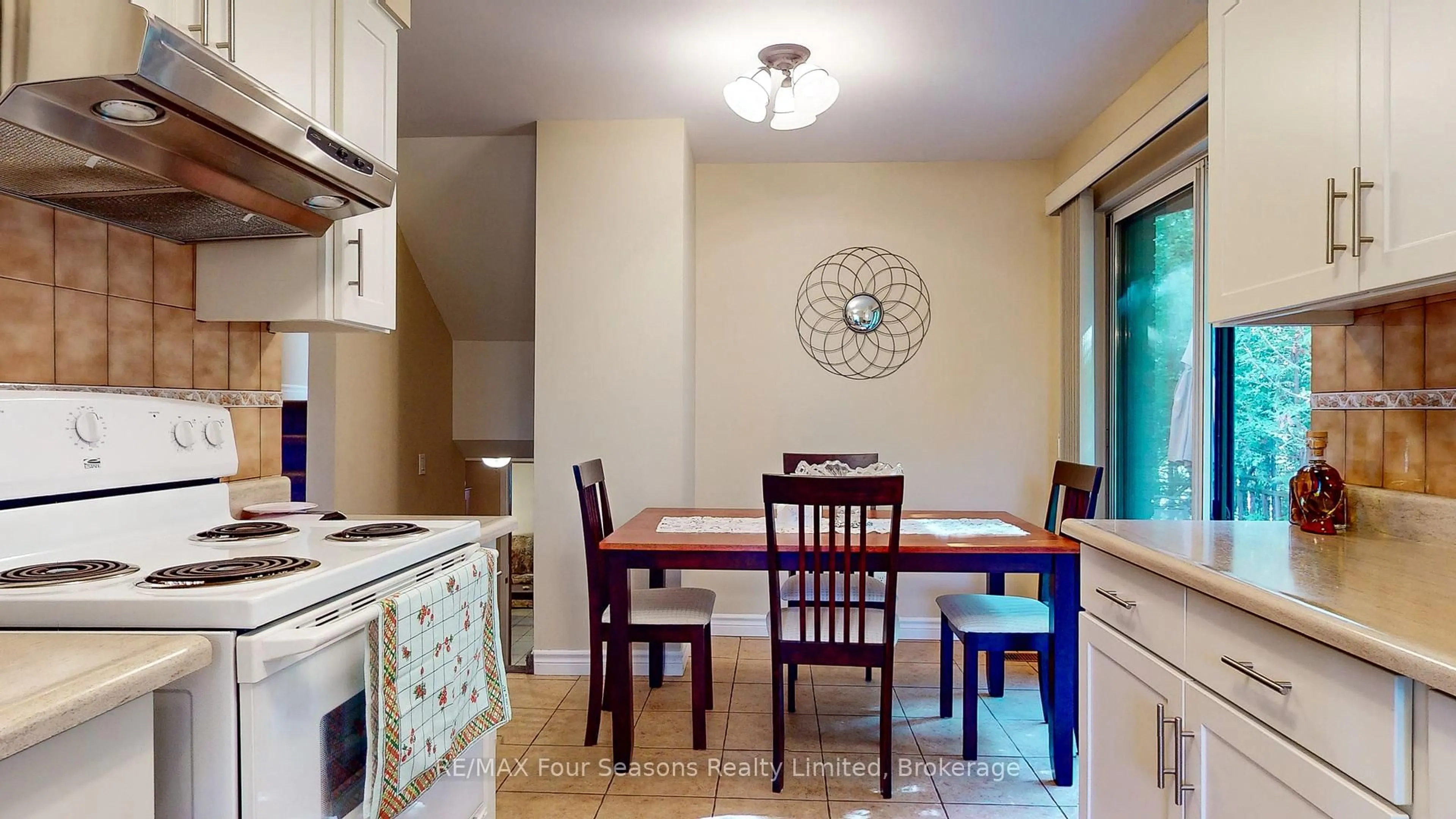 Unknown for 76 Arthur St, Blue Mountains Ontario N0H 2P0