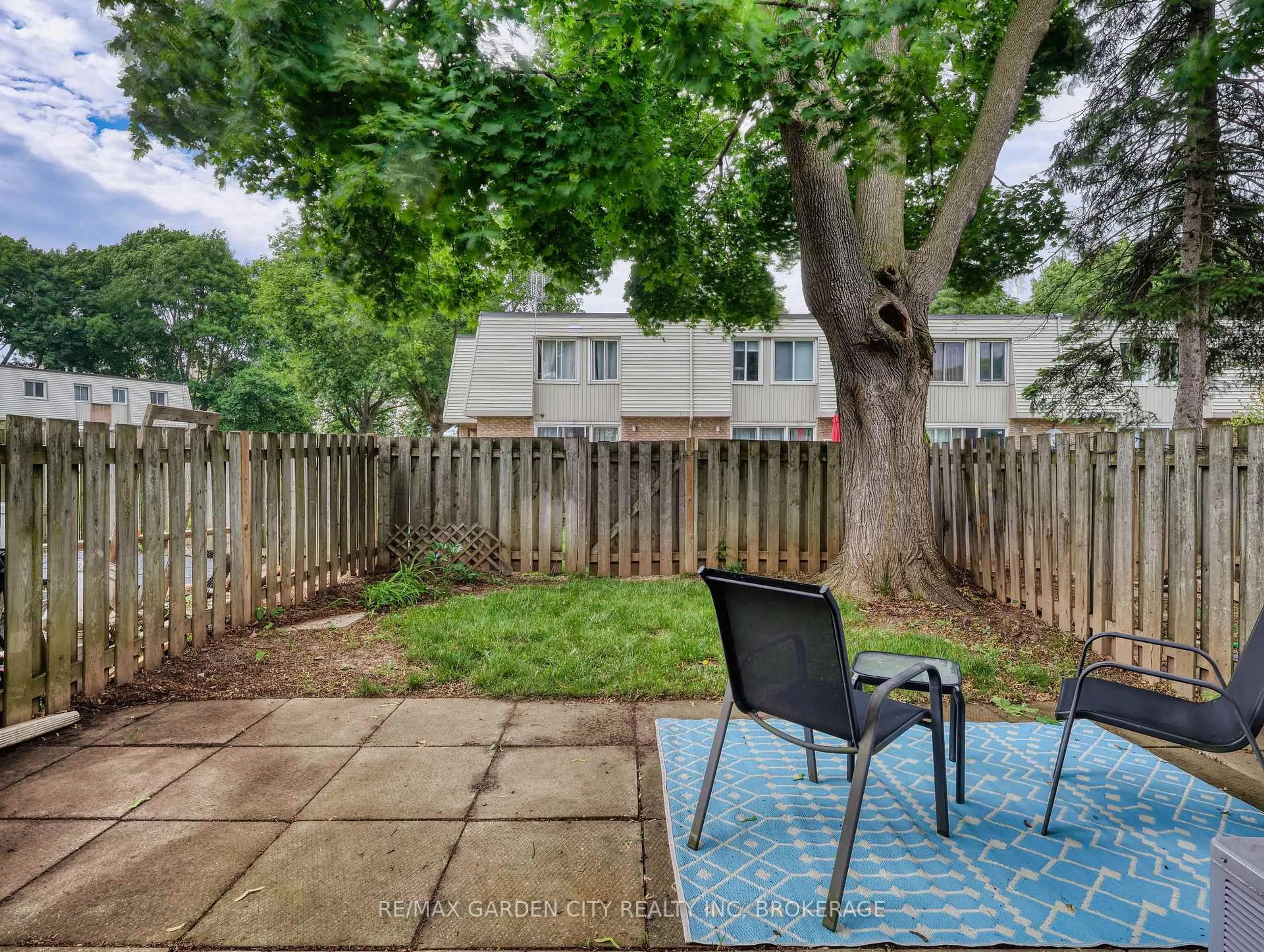 Patio, unknown for 17 Old Pine Tr #176, St. Catharines Ontario L2M 6P9