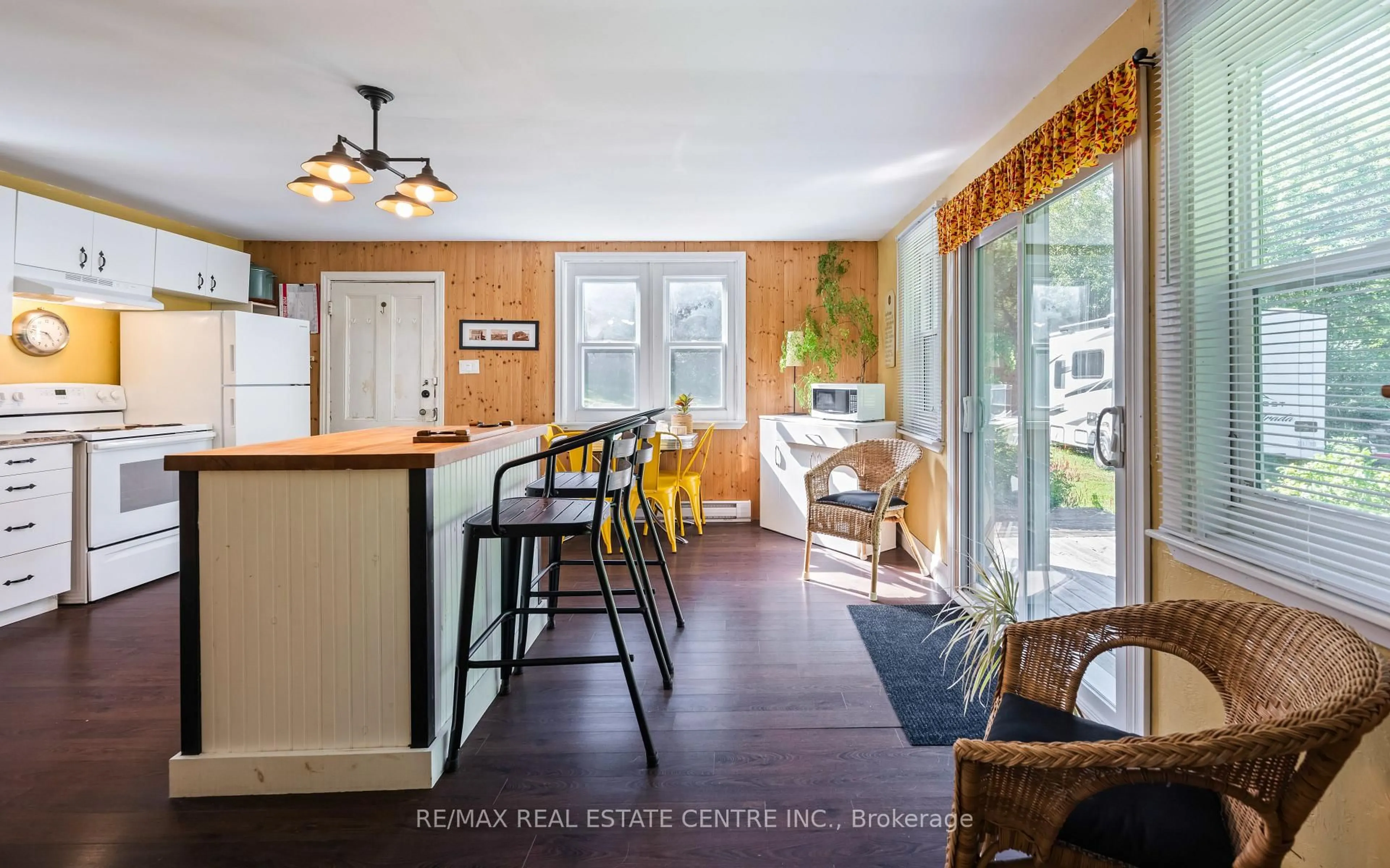 Open concept kitchen, unknown for 637217 Prince of Wales Rd, Mulmur Ontario L9V 0C2