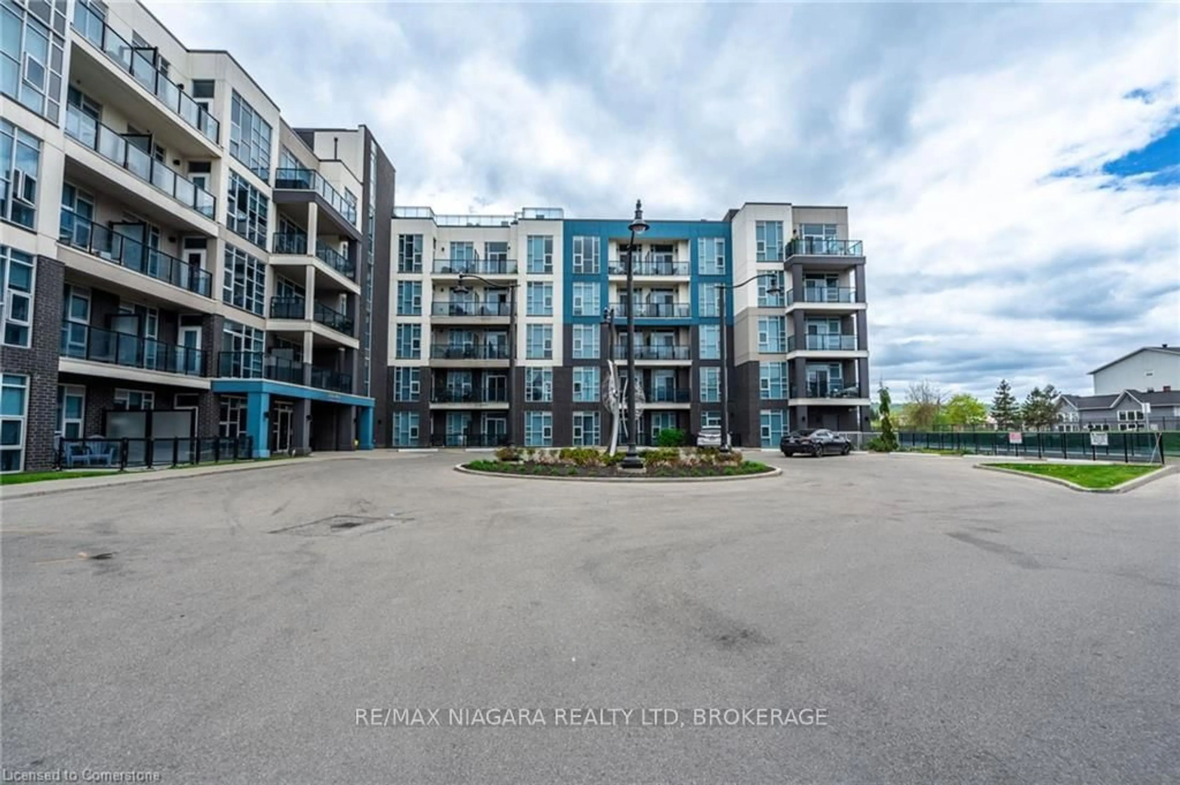 A pic from outside/outdoor area/front of a property/back of a property/a pic from drone, building for 10 Concord Pl #106, Grimsby Ontario L3M 0G6