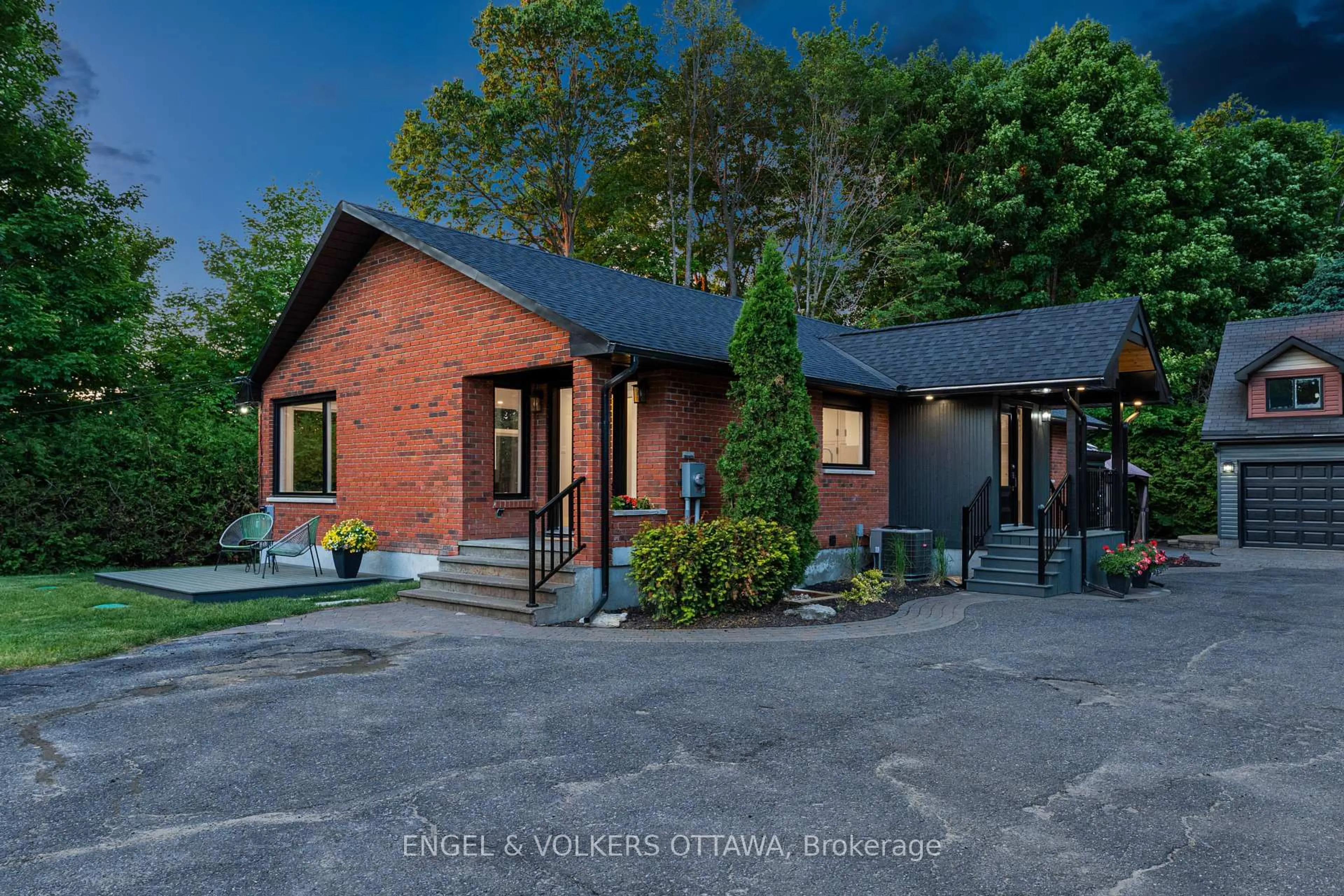 Home with brick exterior material, unknown for 2326 Stoney Lane, Ottawa Ontario K4C 1B9