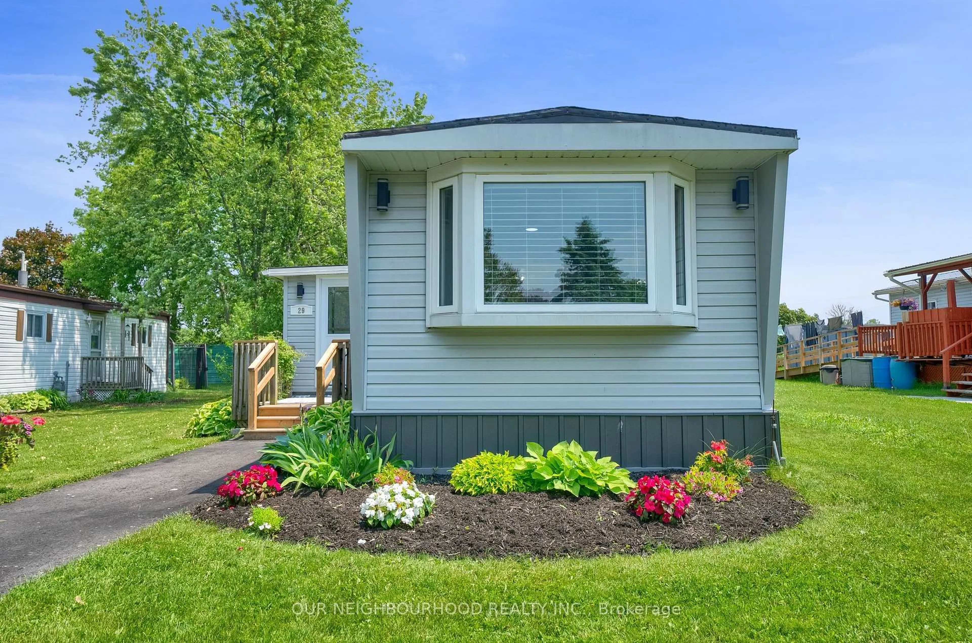 Home with vinyl exterior material, street for 29 Hillview Dr, Hamilton Township Ontario K9A 0X1