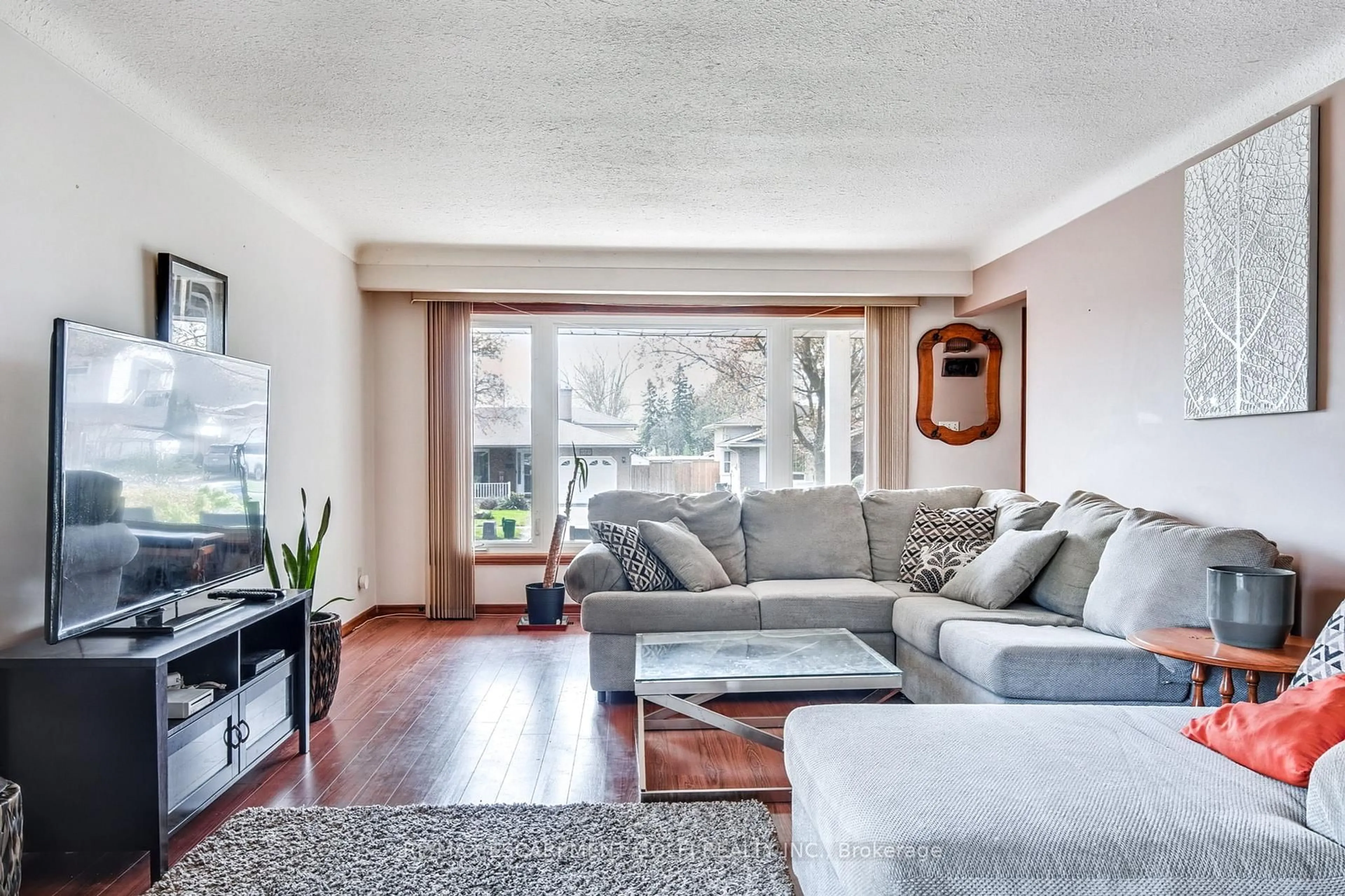 Living room with furniture, unknown for 6186 Delta Dr, Niagara Falls Ontario L2H 2G8