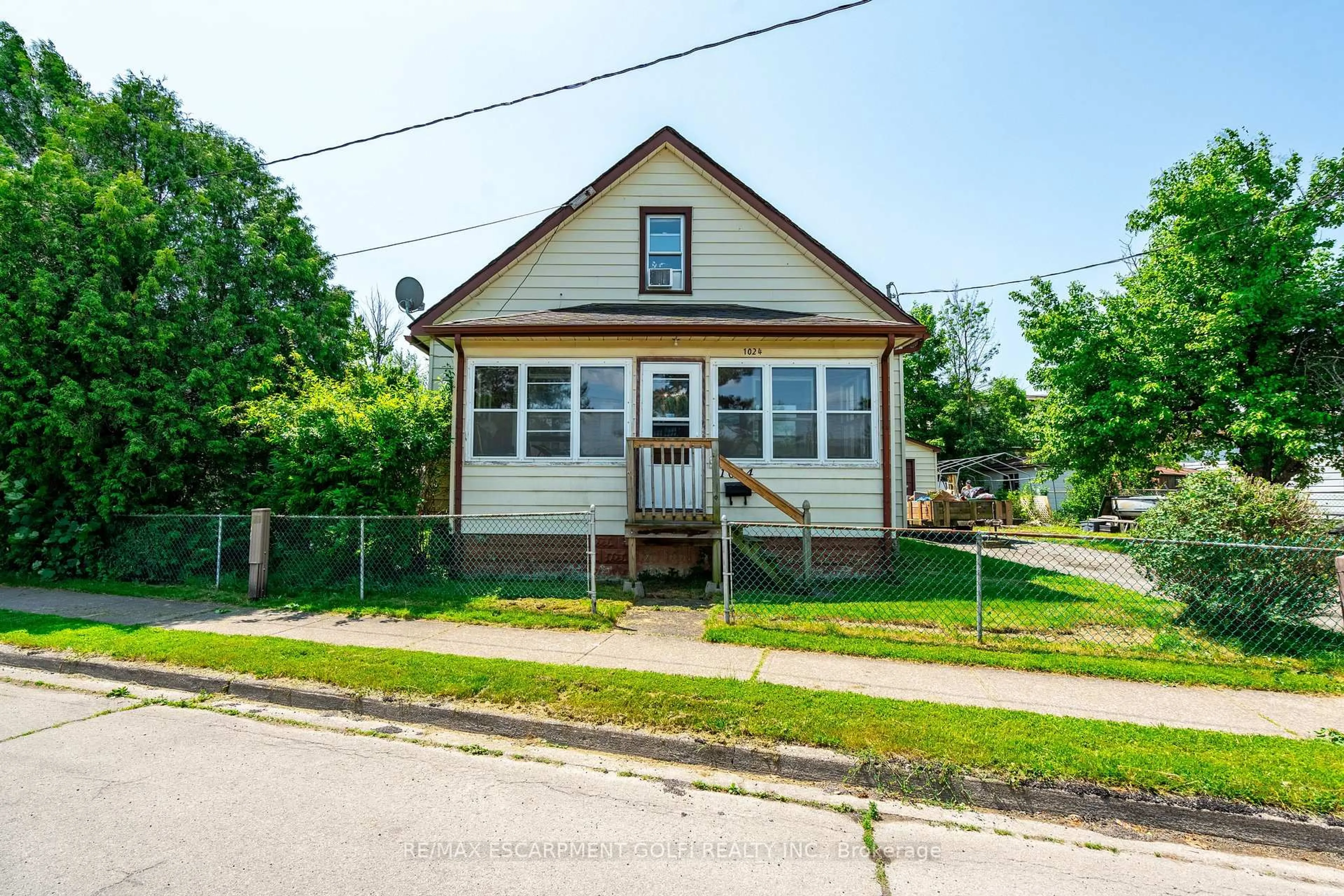 Unknown for 1024 RAILROAD Ave, Welland Ontario L3B 5G2