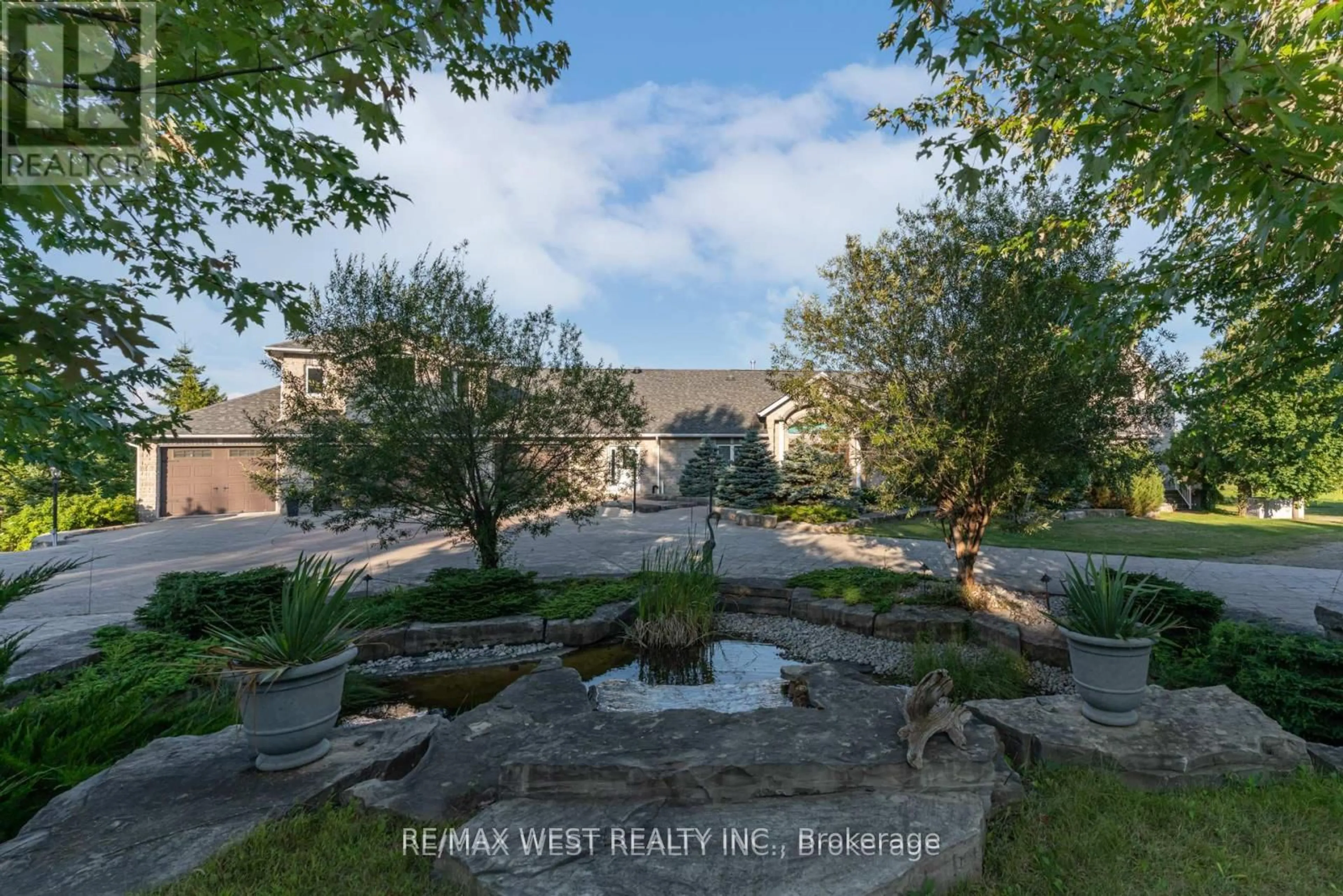 A pic from outside/outdoor area/front of a property/back of a property/a pic from drone, street for 31 Wispi Shore Rd, Kawartha Lakes Ontario K9V 0K4