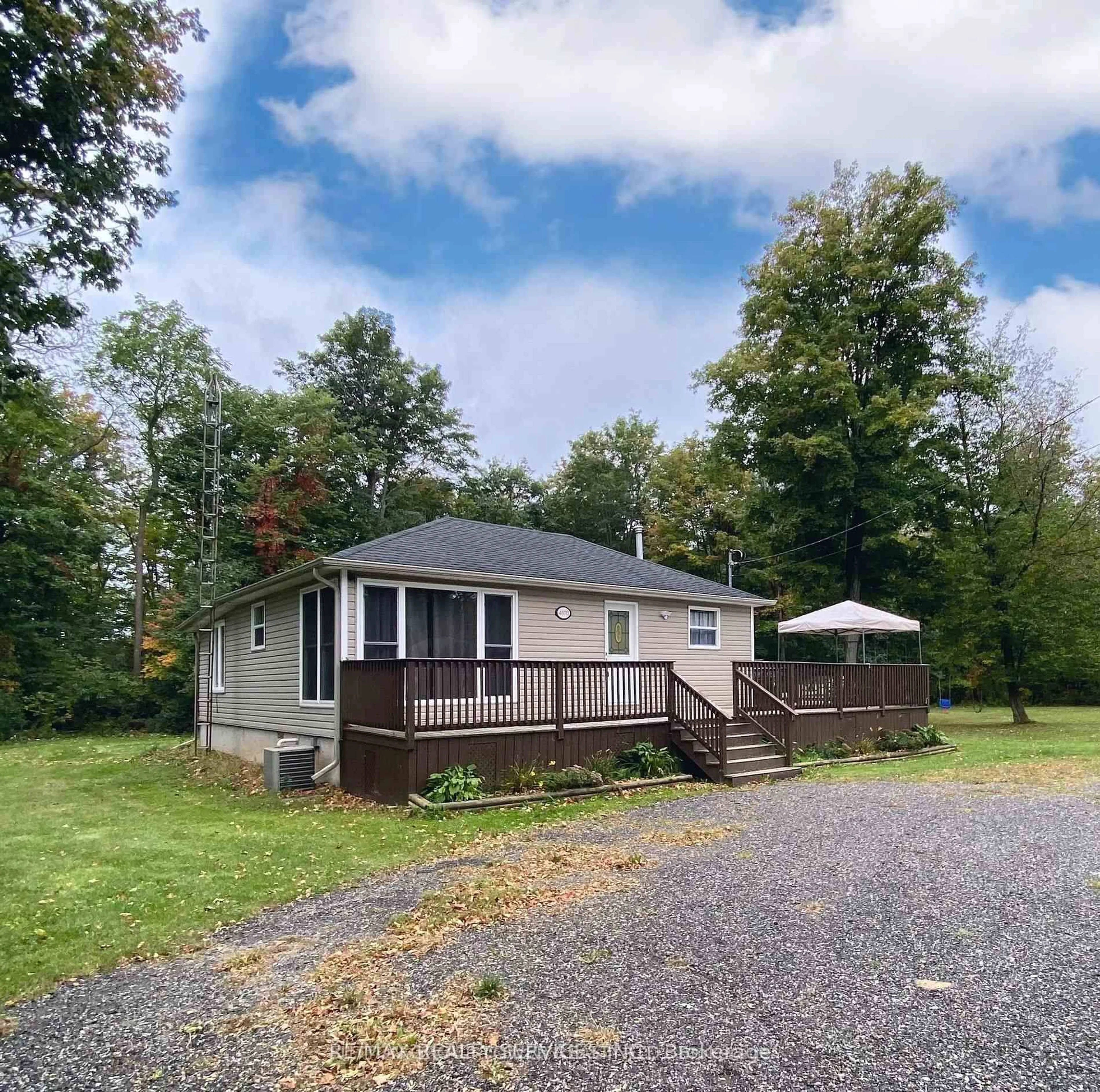 A pic from outside/outdoor area/front of a property/back of a property/a pic from drone, unknown for 4870 Mapleview Cres, Port Colborne Ontario L0S 1R0
