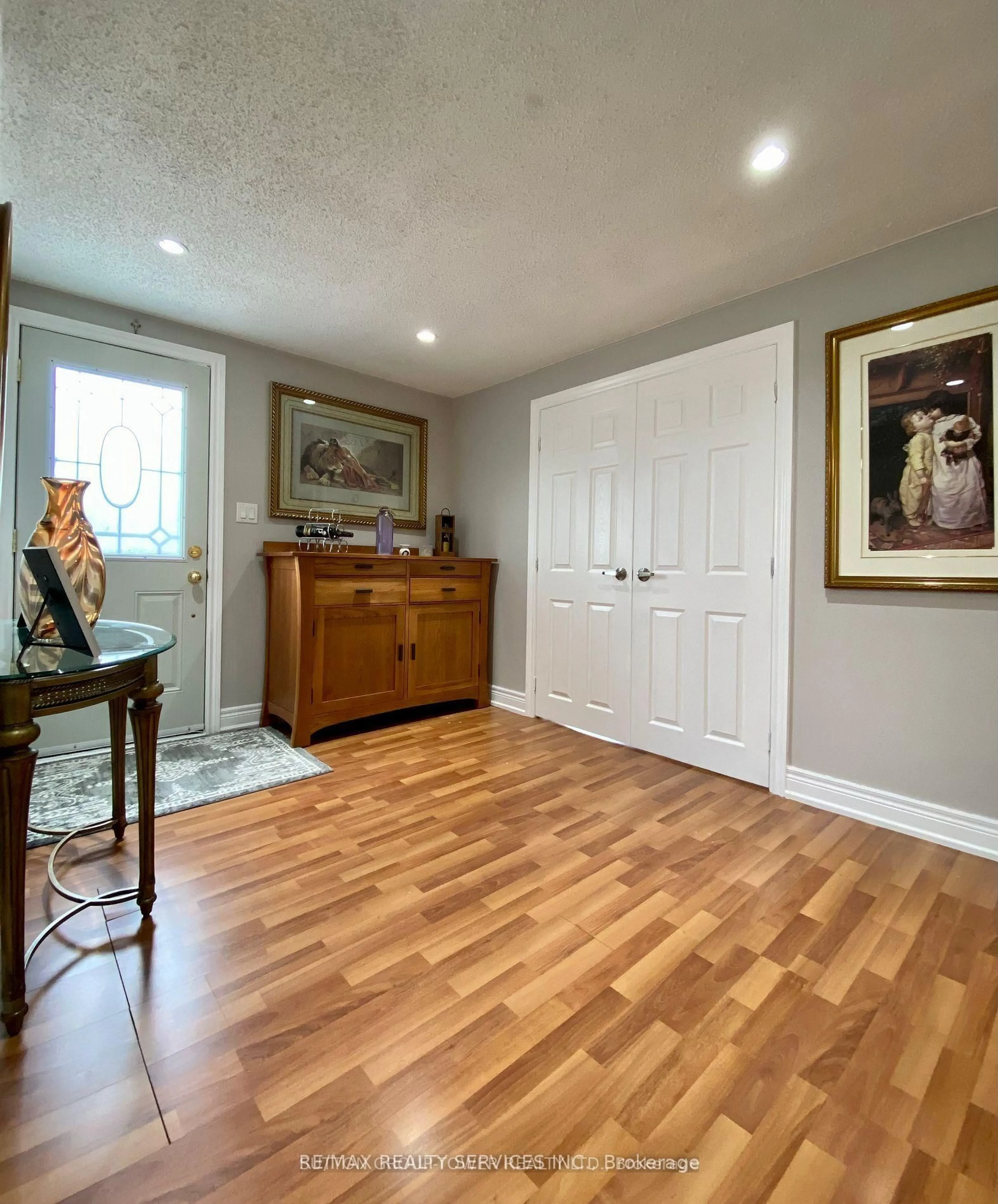 Indoor entryway for 4870 Mapleview Cres, Port Colborne Ontario L0S 1R0