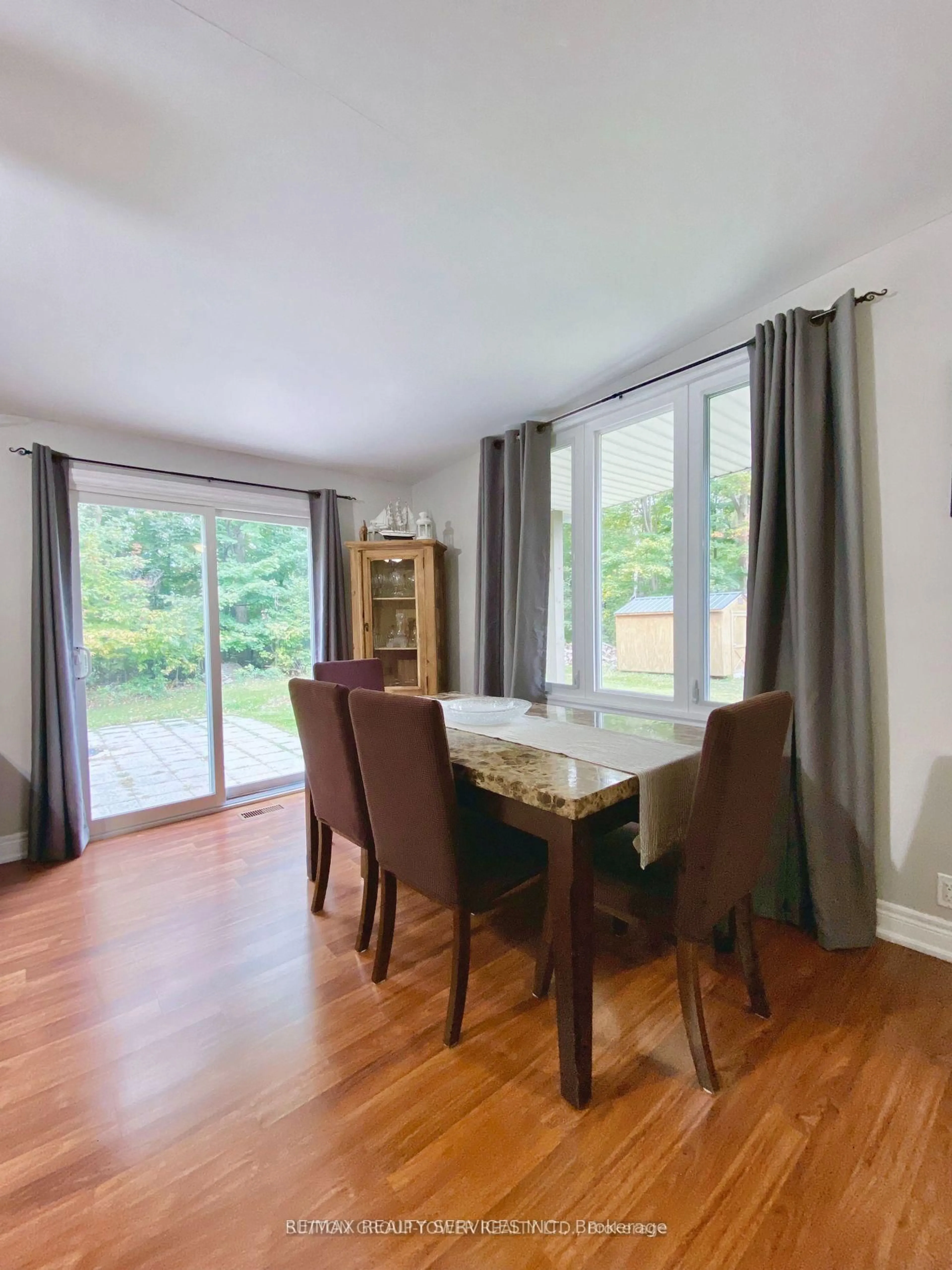Dining room, wood/laminate floor for 4870 Mapleview Cres, Port Colborne Ontario L0S 1R0