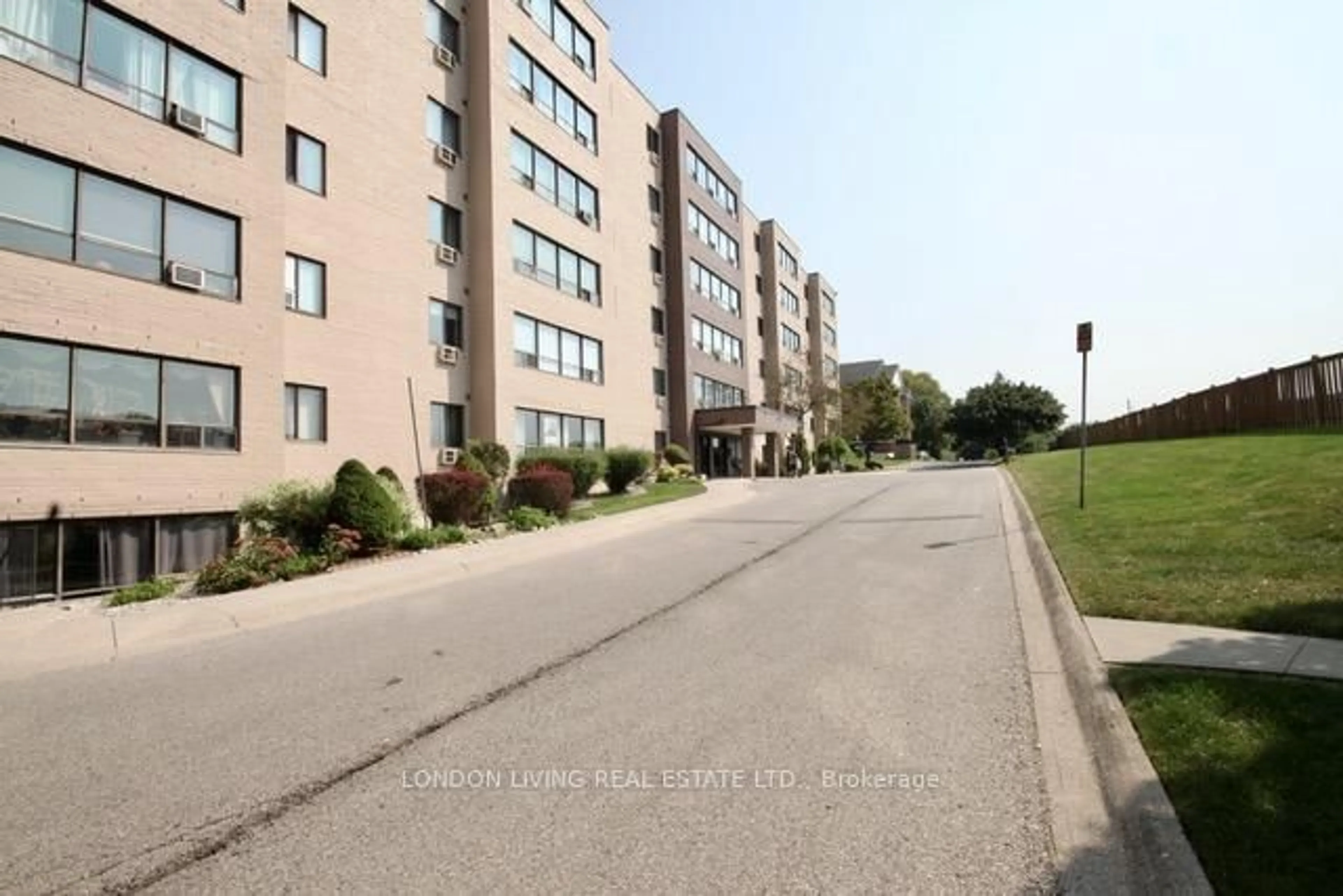 Unknown for 650 Cheapside St #501, London East Ontario N5Y 5J8