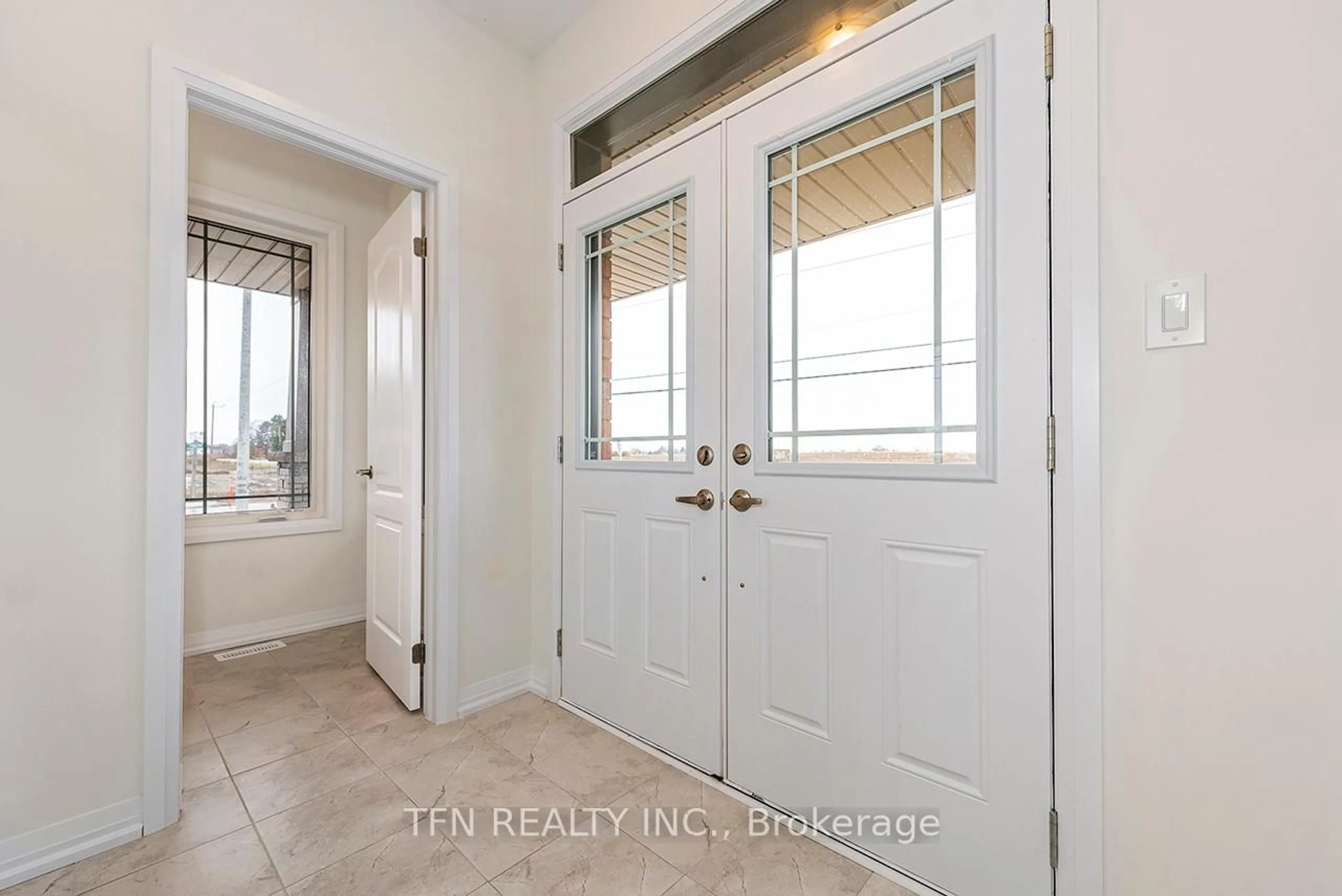 Indoor entryway for 1 Stanley Ave, Haldimand Ontario N3W 0J9