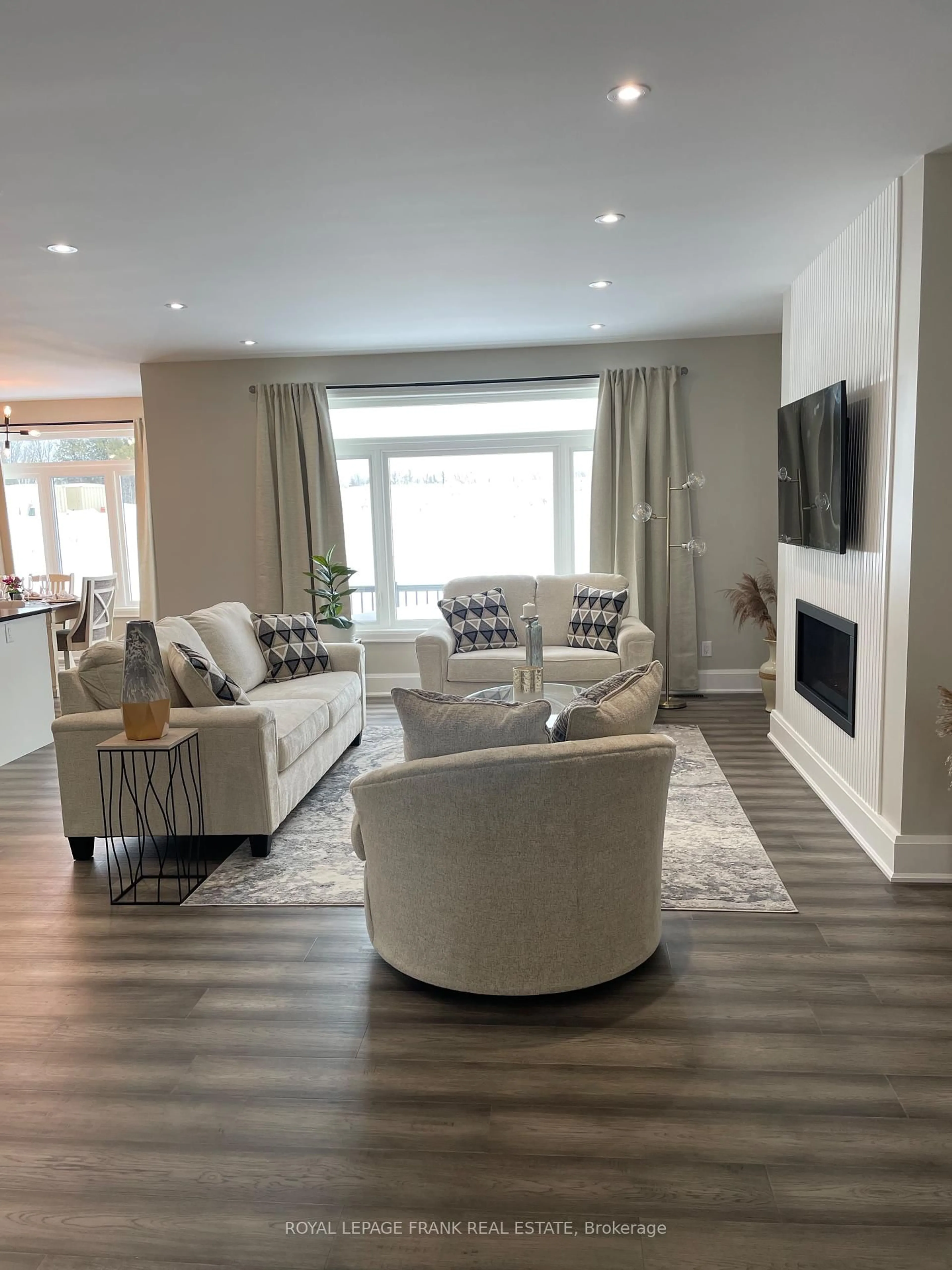 Living room with furniture, unknown for 7 Nipigon St, Kawartha Lakes Ontario K0M 1N0