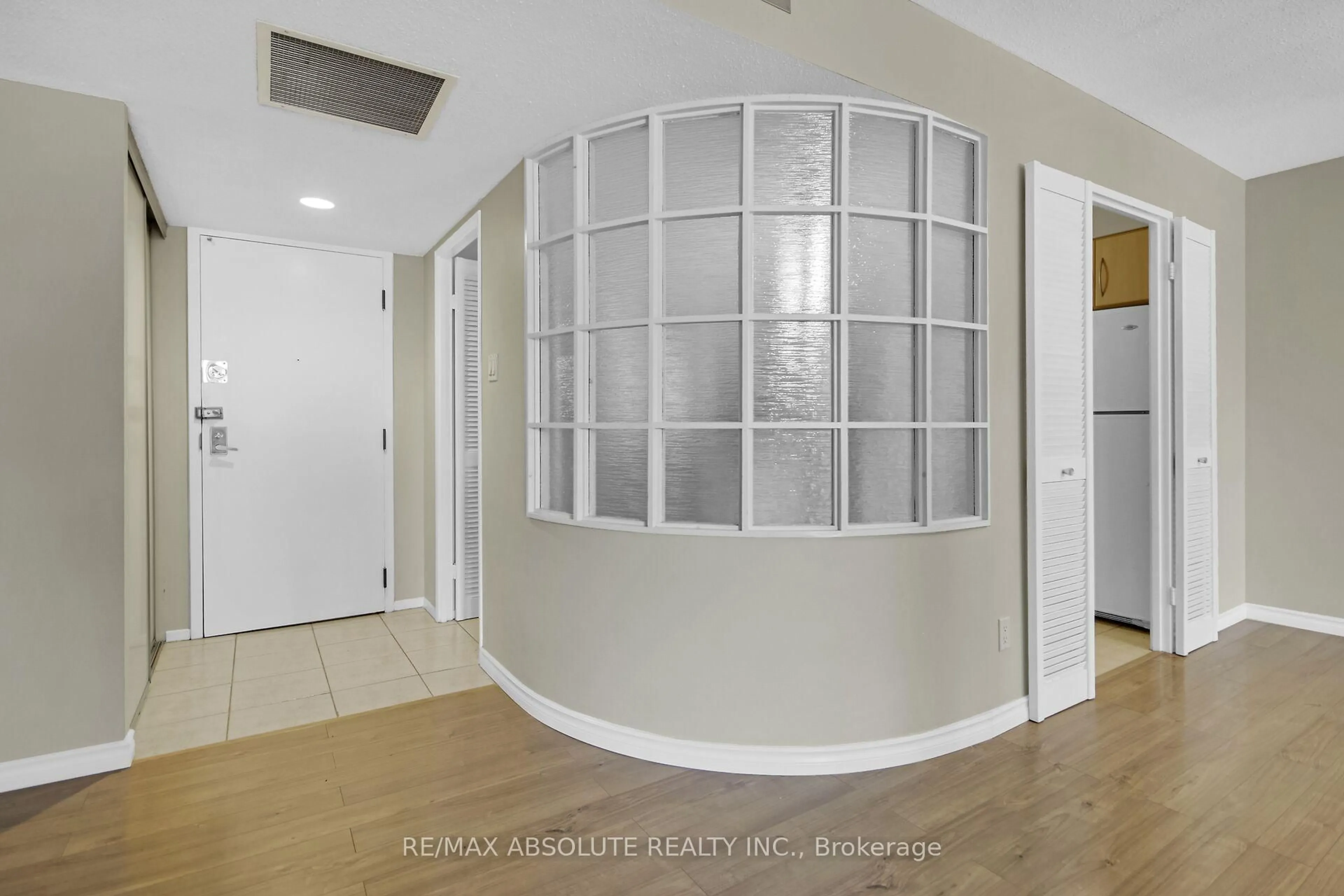 Indoor entryway for 50 Emmerson Ave #203, Ottawa Ontario K1Y 4P7
