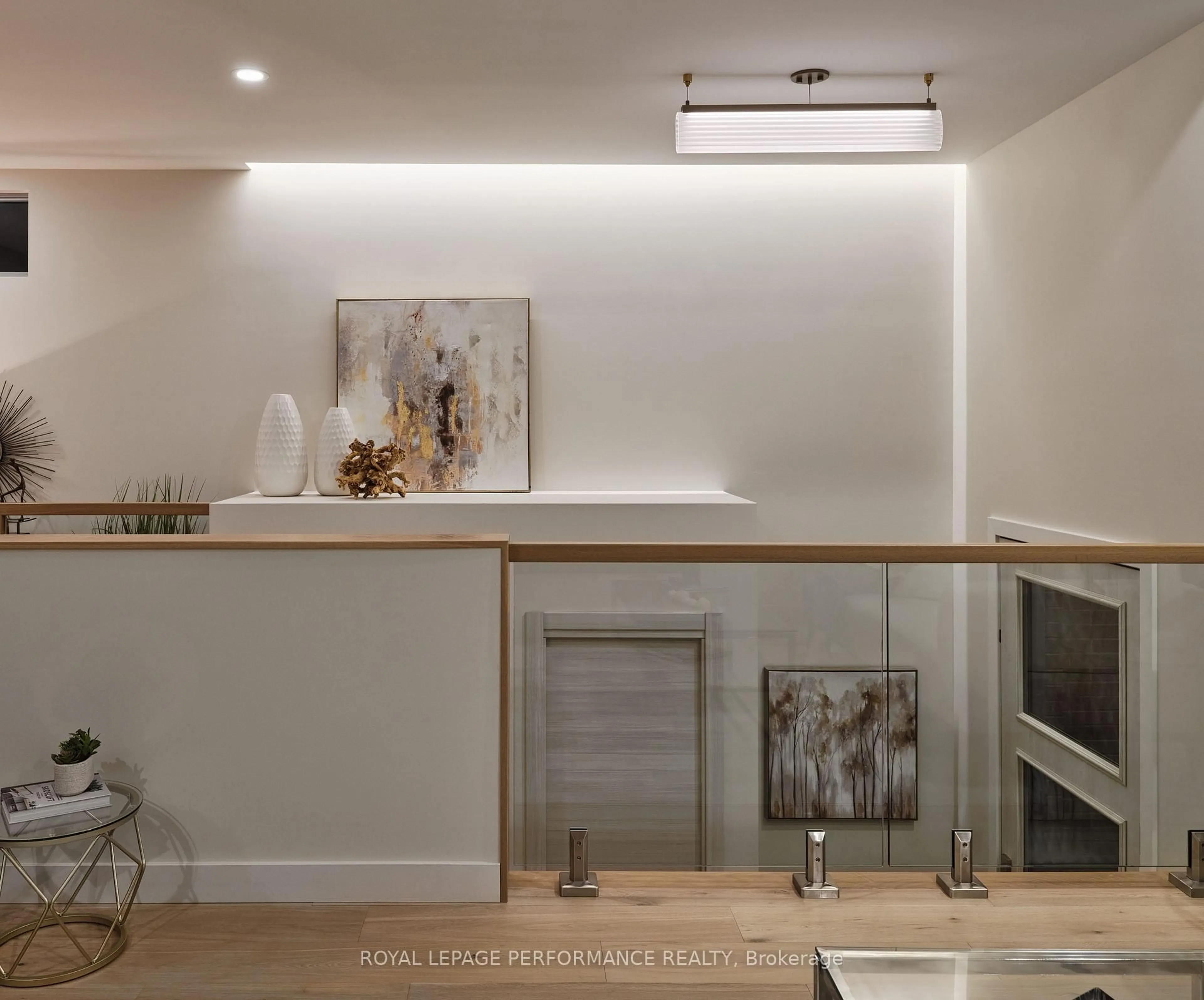 Indoor entryway for 424 Avondale Ave, Ottawa Ontario K2A 0S3