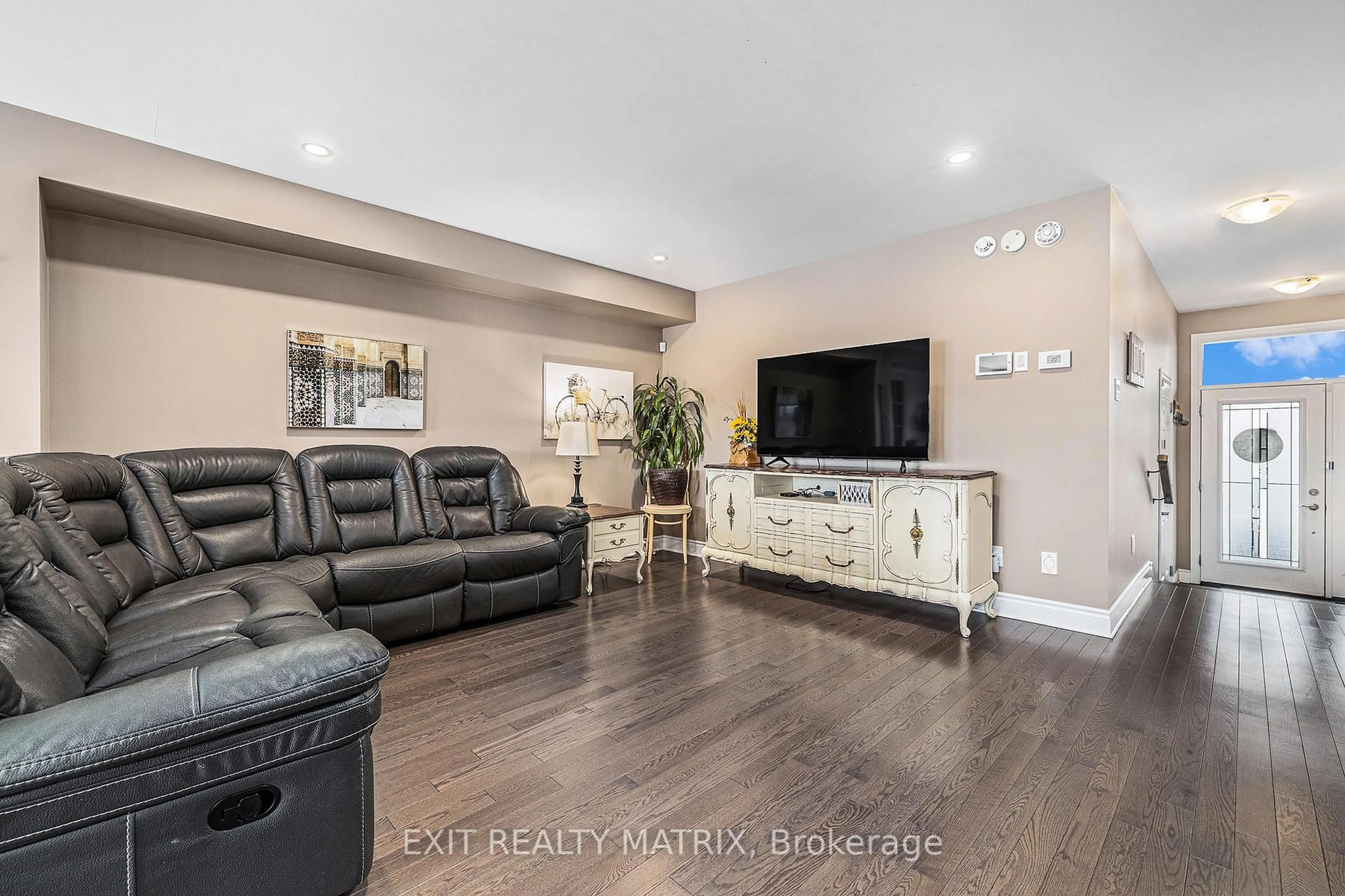 Living room with furniture, unknown for 214 Argile St, Casselman Ontario K0A 1M0