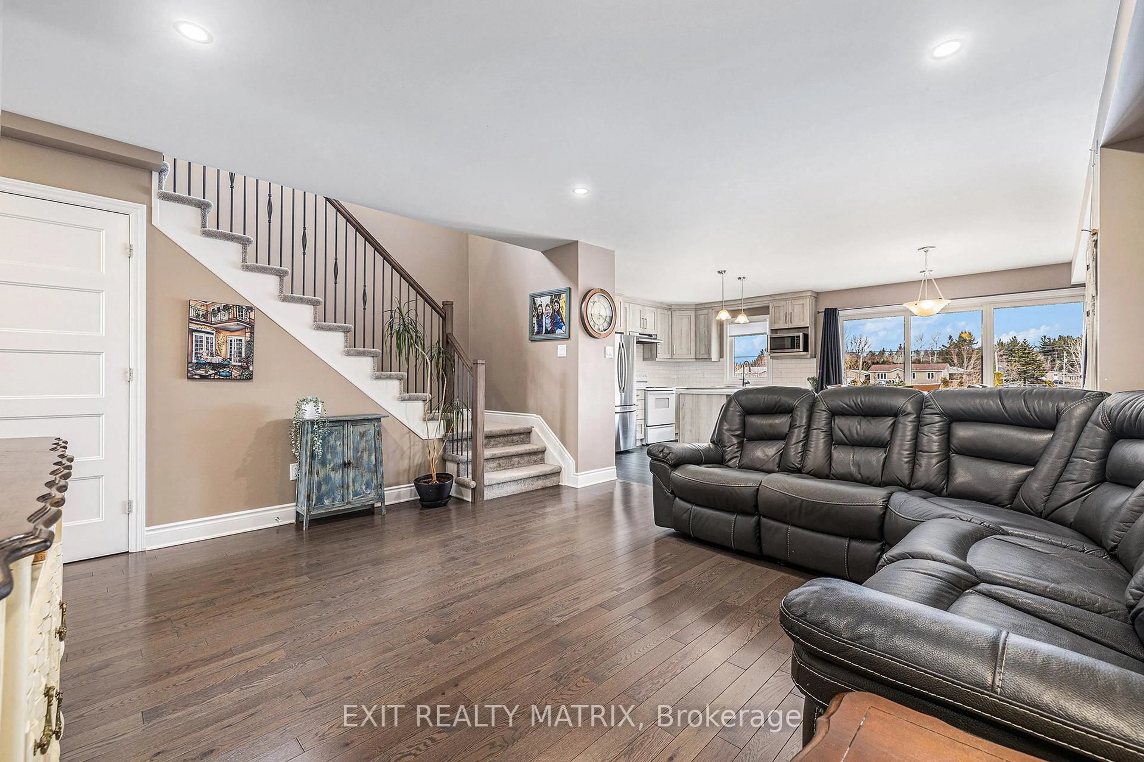 Living room with furniture, unknown for 214 Argile St, Casselman Ontario K0A 1M0