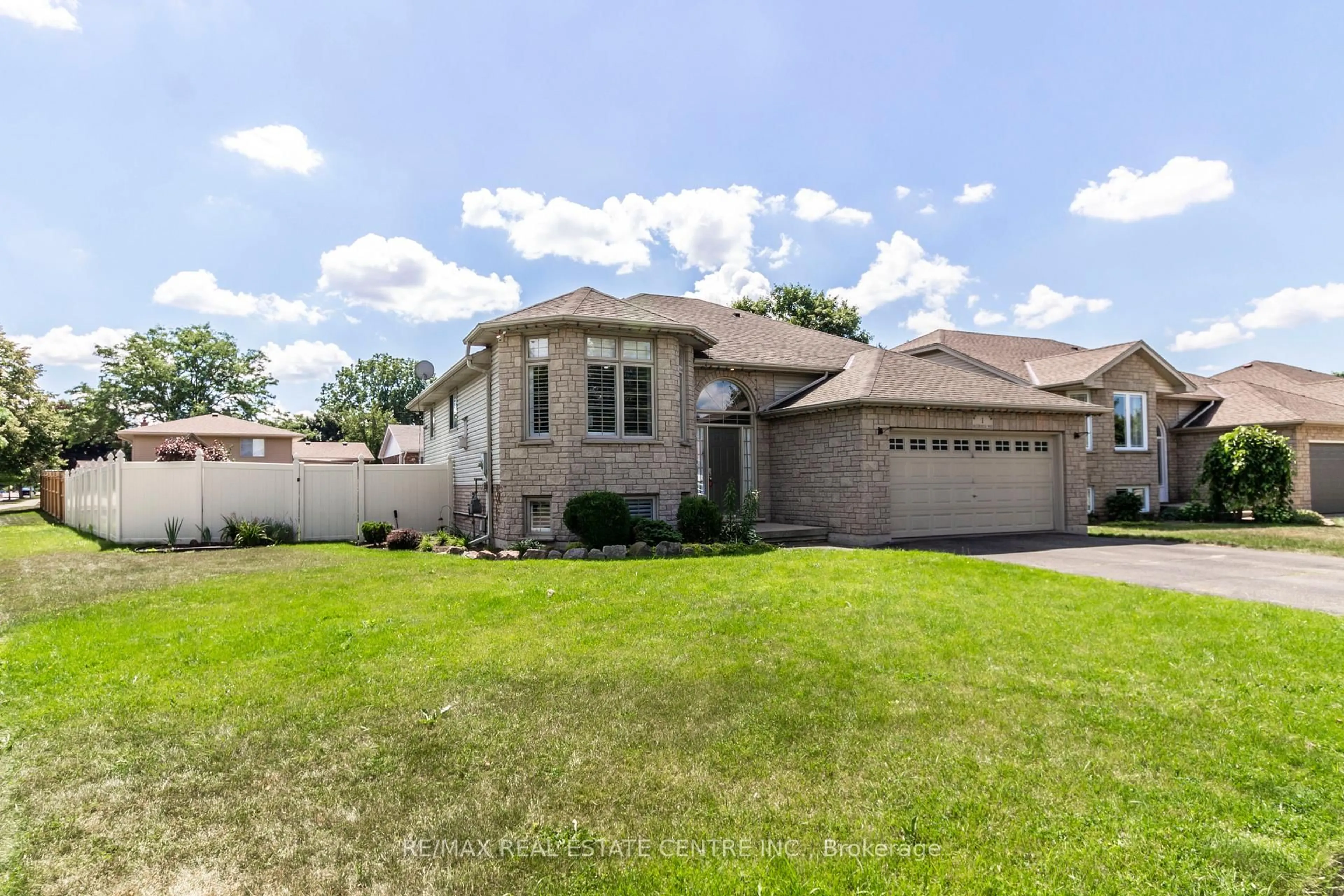 A pic from outside/outdoor area/front of a property/back of a property/a pic from drone, street for 1 Mccormick Way, Brantford Ontario N3V 1E6